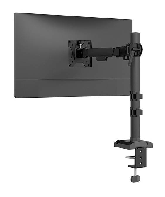 Ein Monitor wird von einer verstellbaren Tischhalterung gehalten, die über eine Klemme am Rand eines Schreibtisches befestigt ist.