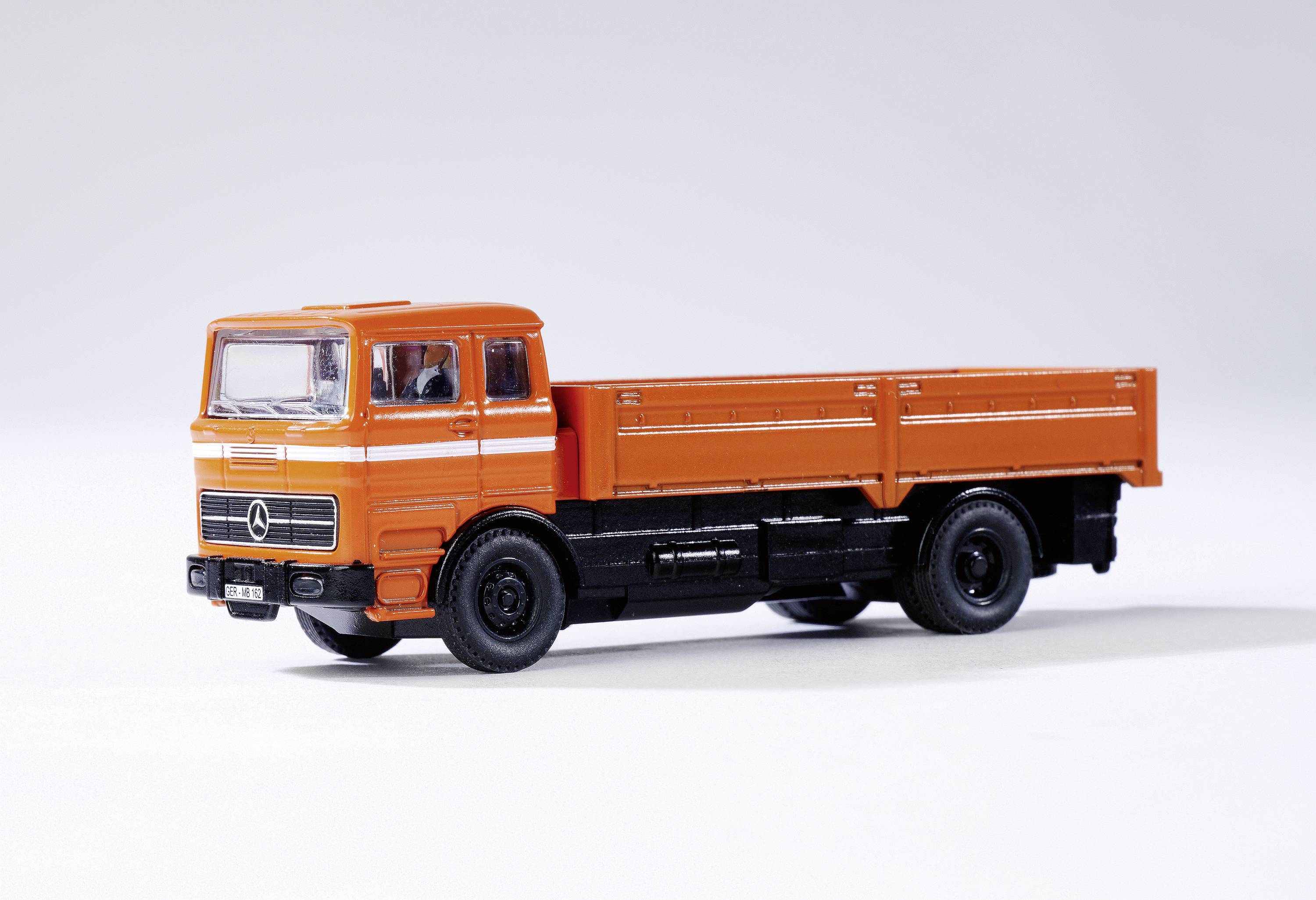 Carson Modellsport 500504159 MB 1620 Plane mit Anhänger 1:87 RC Modellauto Elektro LKW inkl. Akku, Ladegerät und Senderbatterien