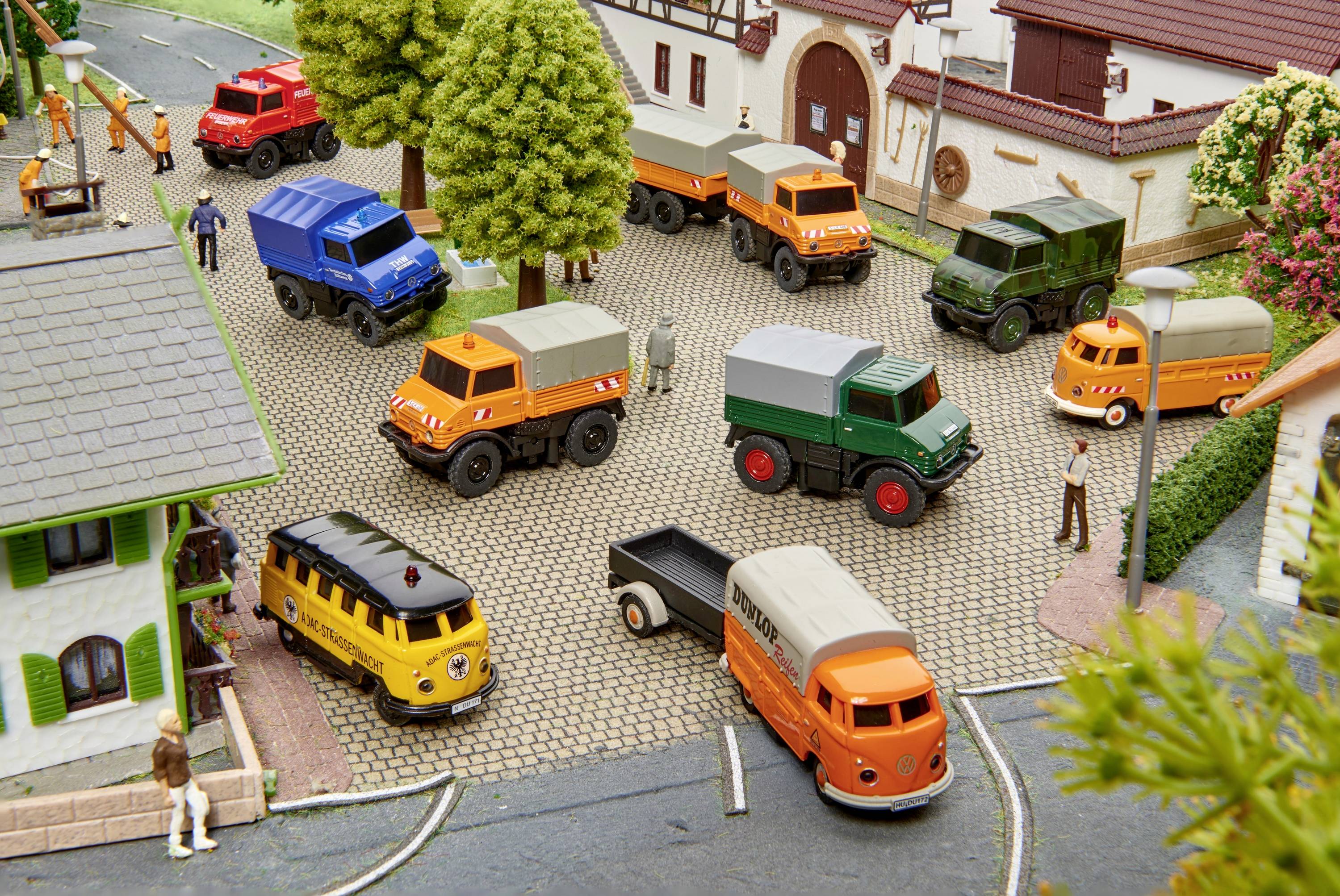 Carson Modellsport 500504125 MB Unimog U406 Kommunal 1:87 RC Modellauto Elektro LKW inkl. Akku, Ladegerät und Senderbatterien