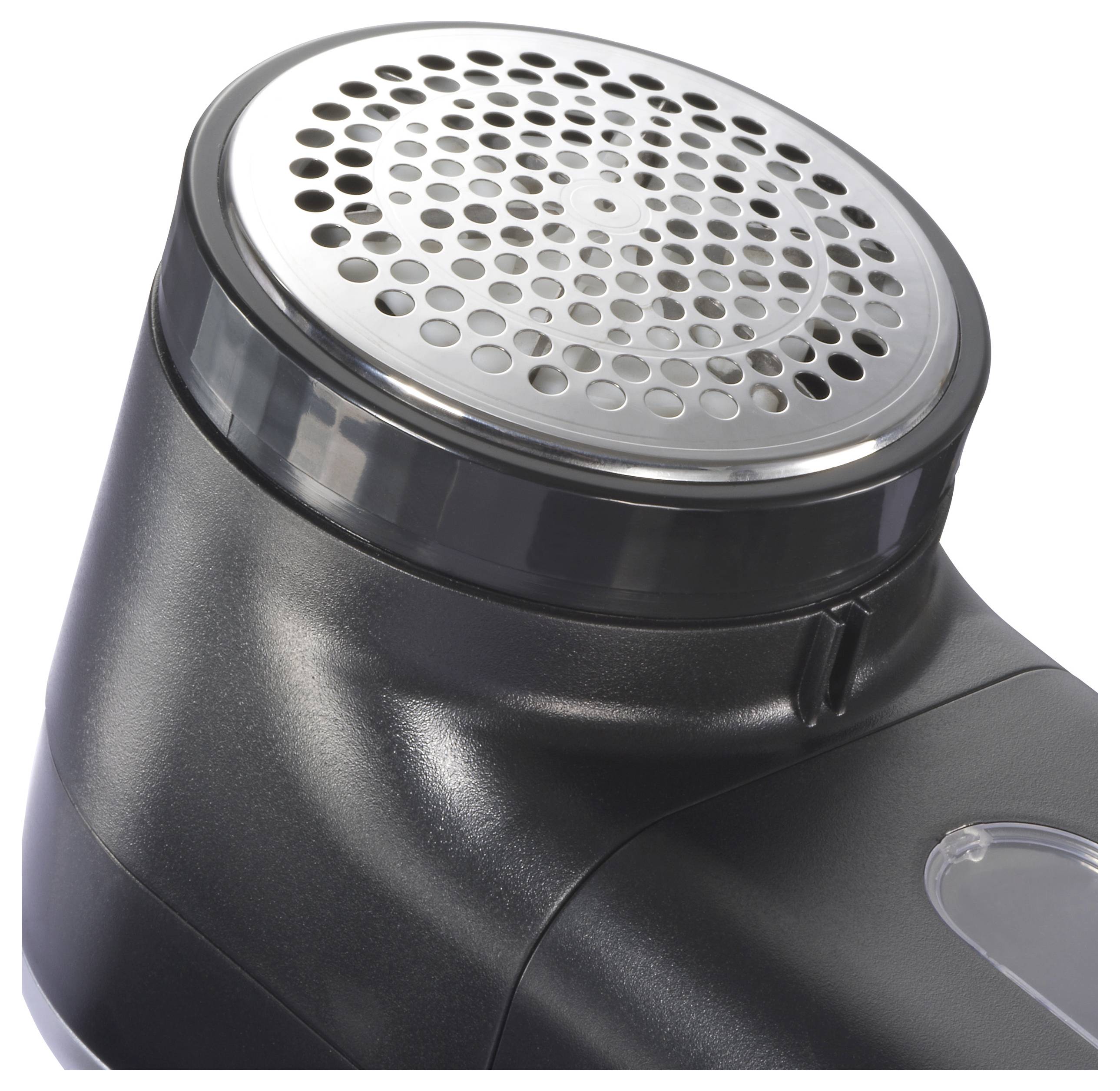 Ein schwarzer Fusselrasierer mit einem kreisförmigen Metallgitter und einem durchsichtigen Kunststoffbehälter, der zum Entfernen von Flusen und Fasern von Kleidungsstücken verwendet wird.