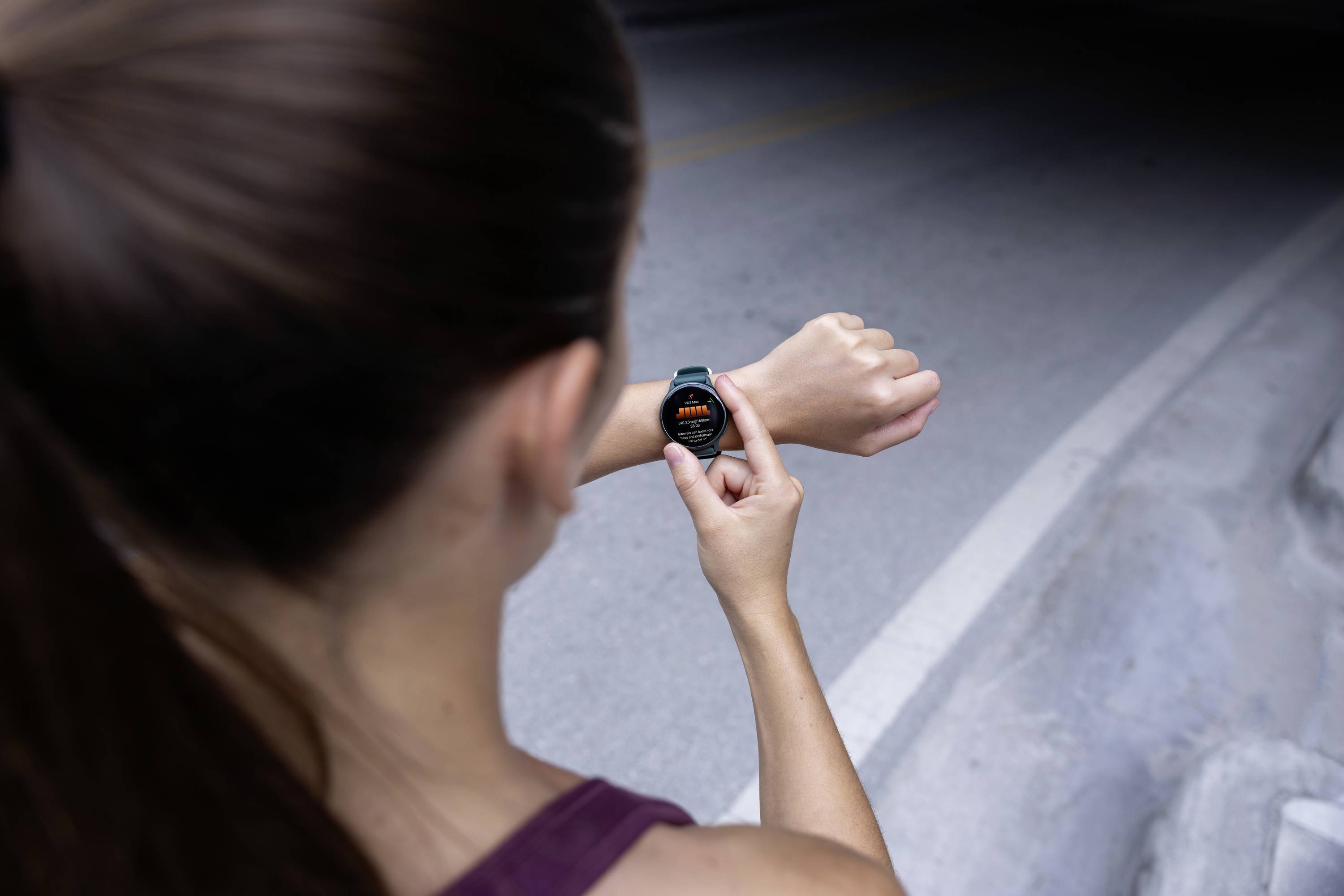 Garmin VIVOACTIVE® 6 Smartwatch Jasmin, Grün