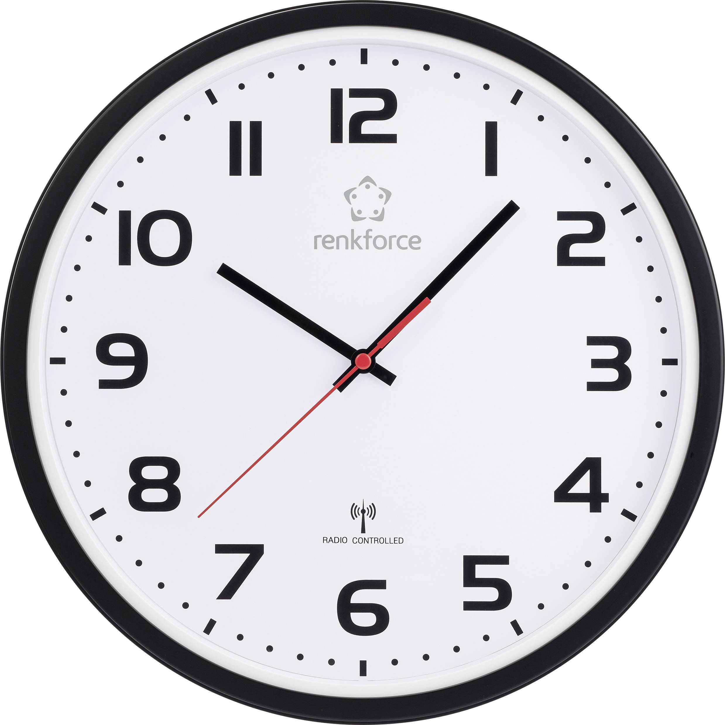 Eine runde Wanduhr mit weißem Zifferblatt, schwarzen Ziffern und schwarzen Stunden- und Minutenzeigern. Der rote Sekundenzeiger zeigt auf die 6.