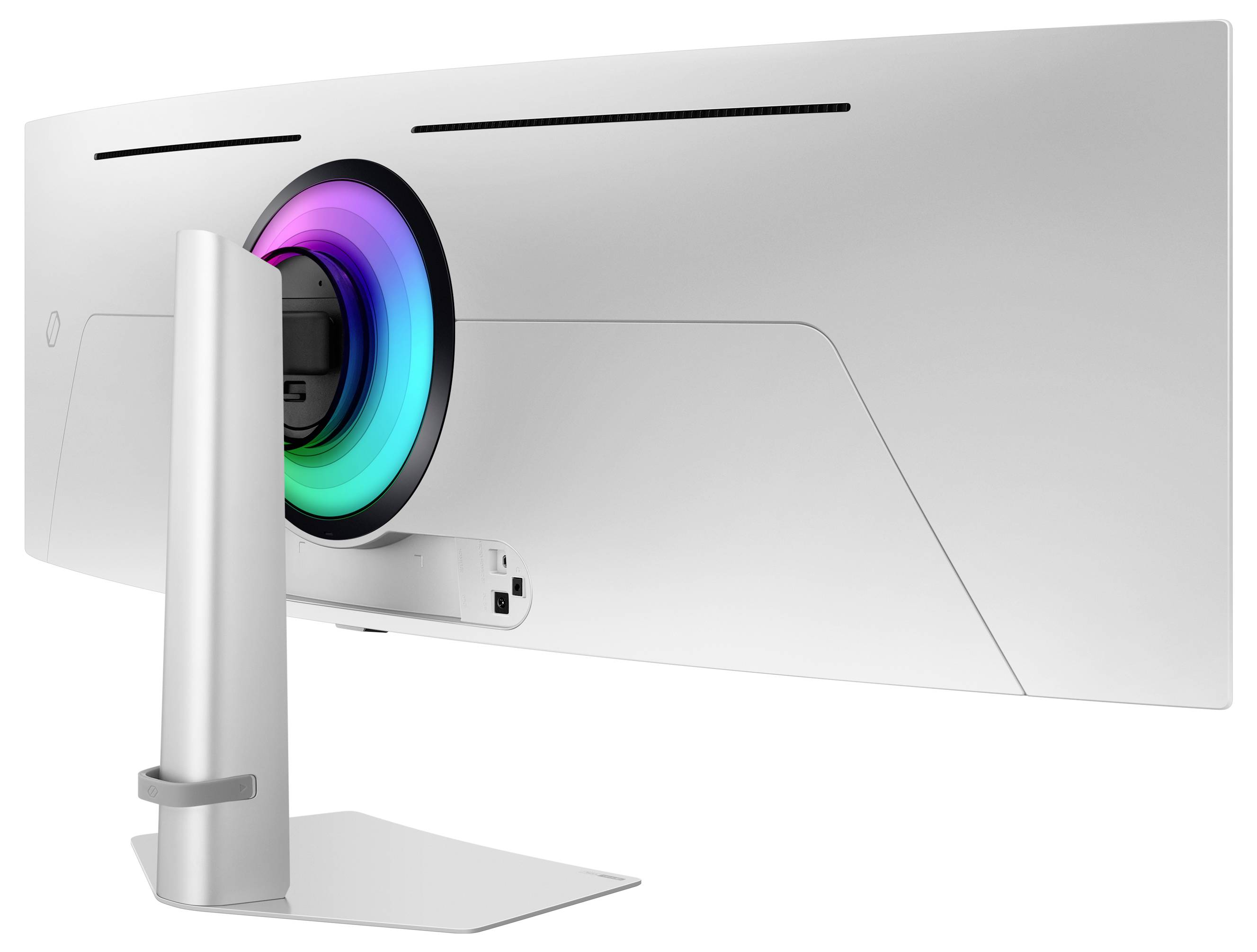 Ein ultraweiter, gebogener Computerbildschirm mit leuchtendem LED-Ring auf der Rückseite. Der Bildschirm ist auf einem stabilen, silbernen Standfuß montiert.