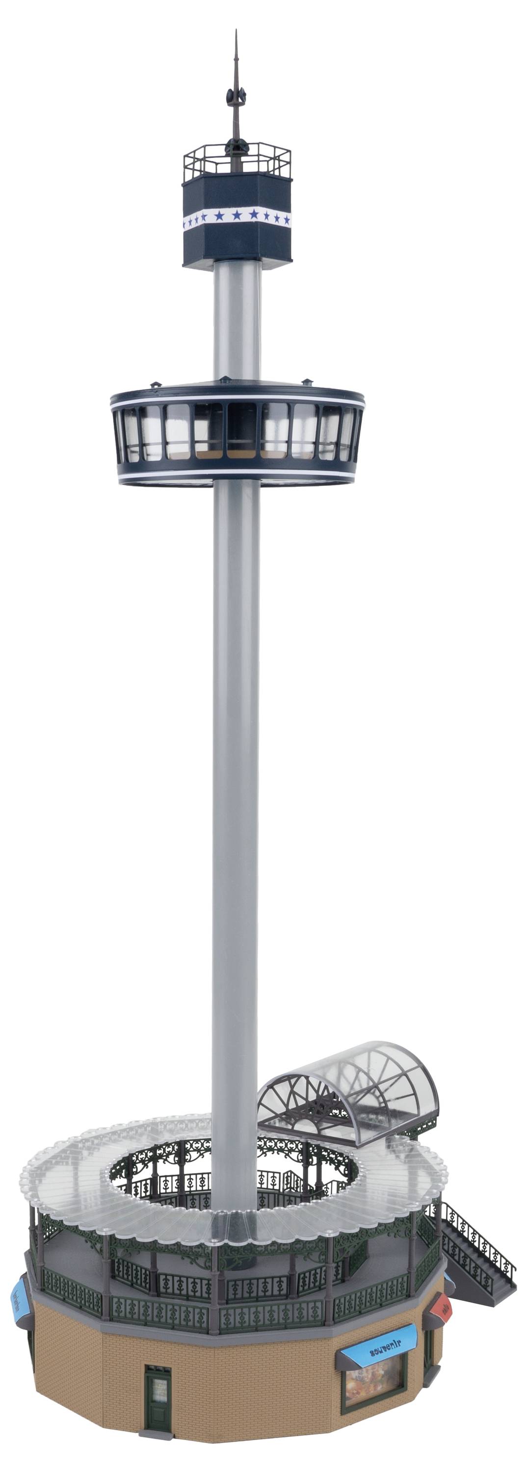 Aussichtsturm mit einer runden, gläsernen Aussichtsplattform auf einem hohen Mast, umgeben von einem unteren Eingangsbereich.