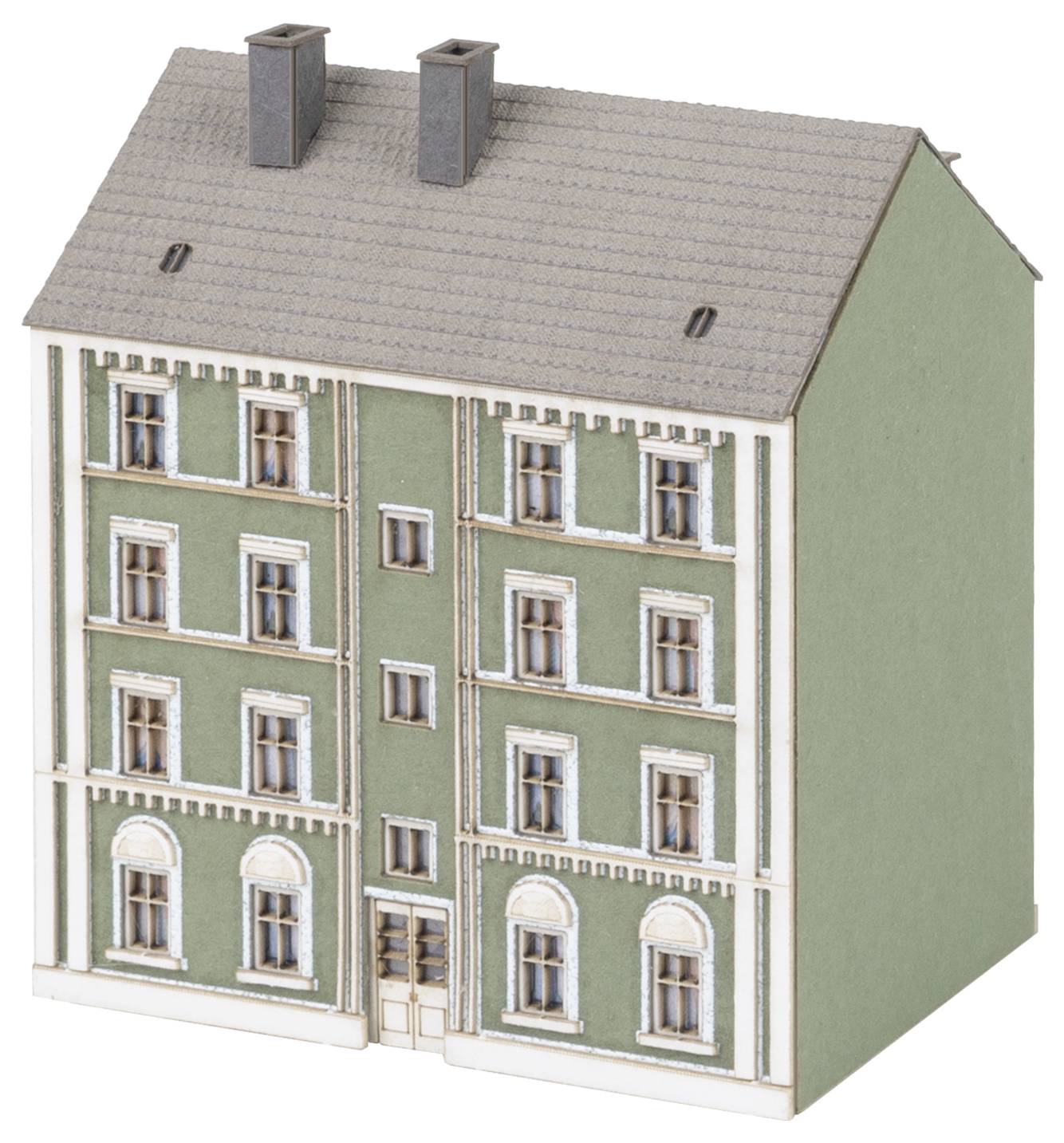Ein Modell eines grünen vierstöckigen Stadthauses mit zwei Schornsteinen, Fenstern und einer zentralen Eingangstür.