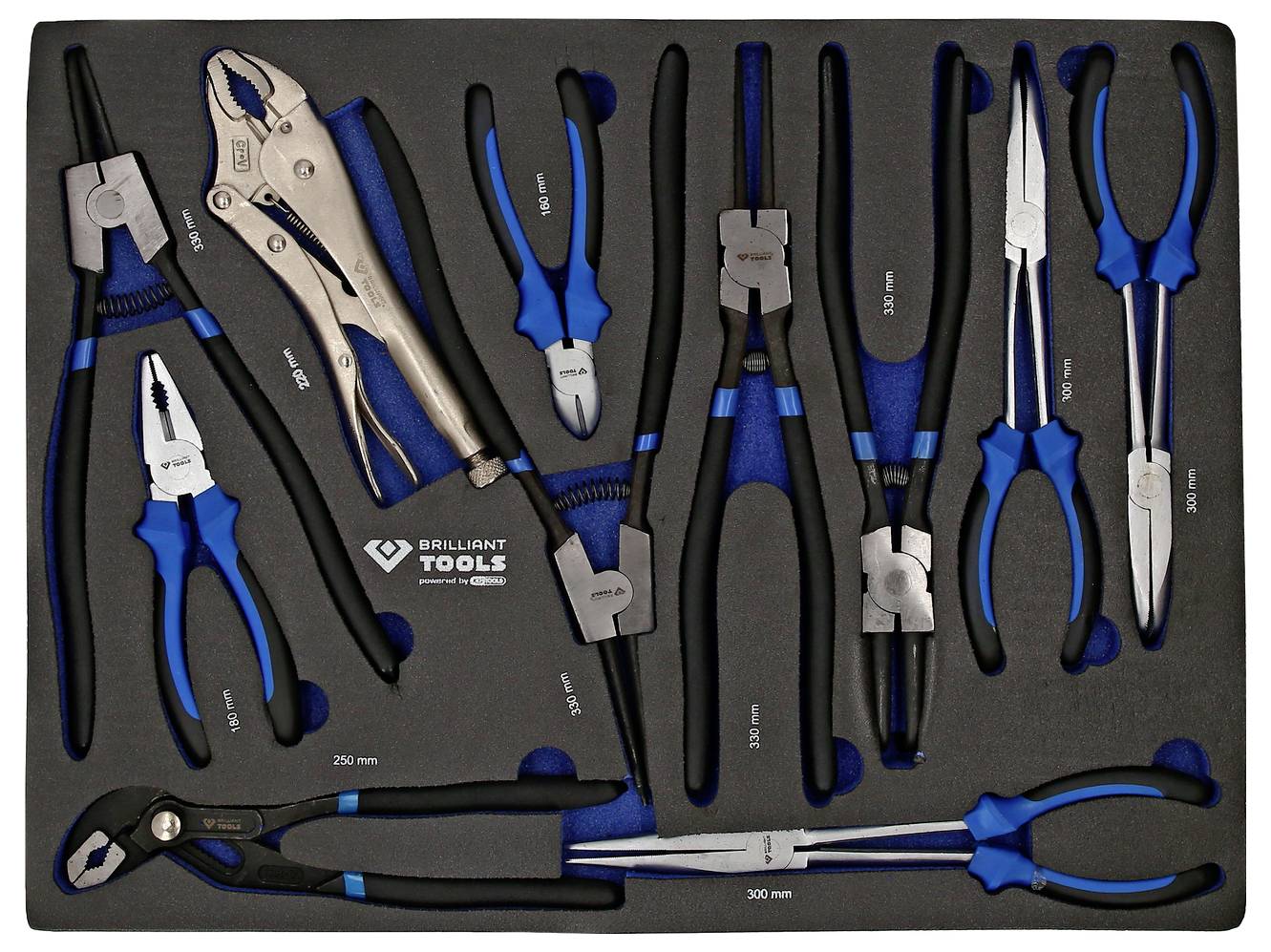 Ein Werkzeugsatz mit verschiedenen Zangen und Greifwerkzeugen, montiert in einer Schaumstoffeinlage. Werkzeuge mit blauen und schwarzen Griffen.