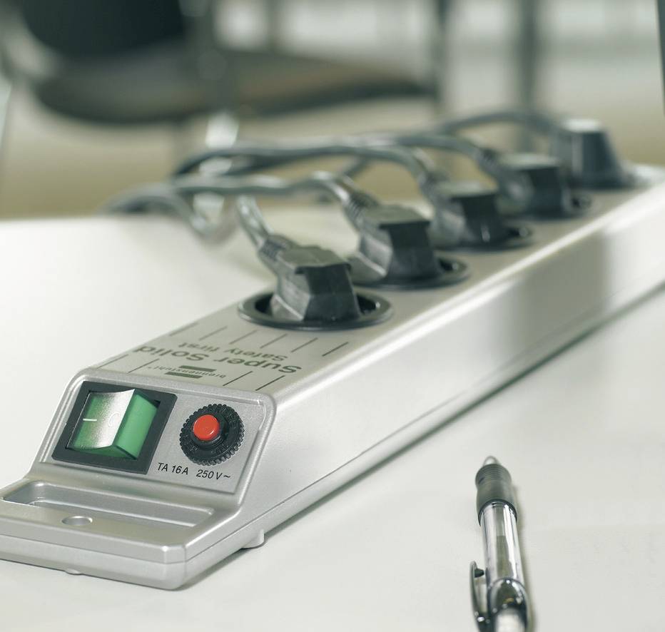 Brennenstuhl 1153340218 Steckdosenleiste 8fach Schwarz, Silber Schutzkontakt 1St.