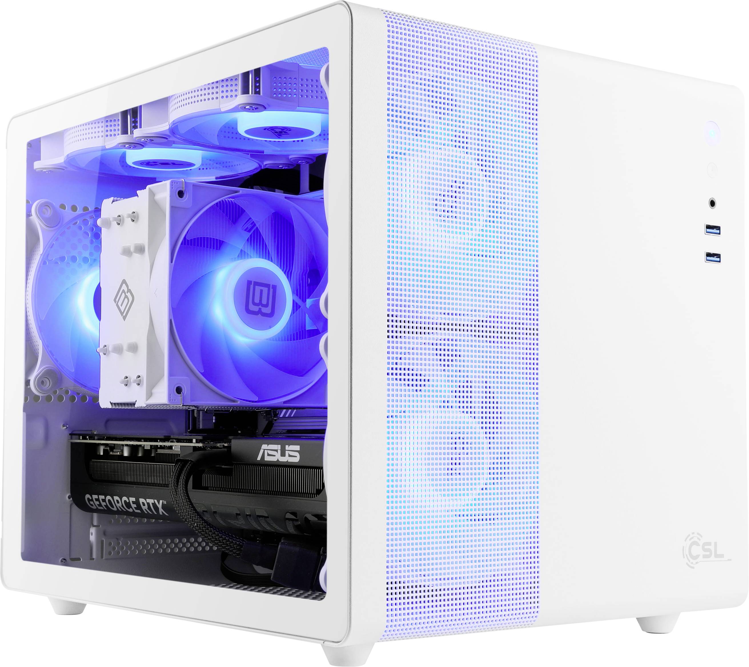 Ein weißer Gaming-PC mit blauen LED-beleuchteten Lüftern und Komponenten im Inneren, dessen Seitenfenster eine 'GeForce RTX' Grafikkarte sichtbar macht.
