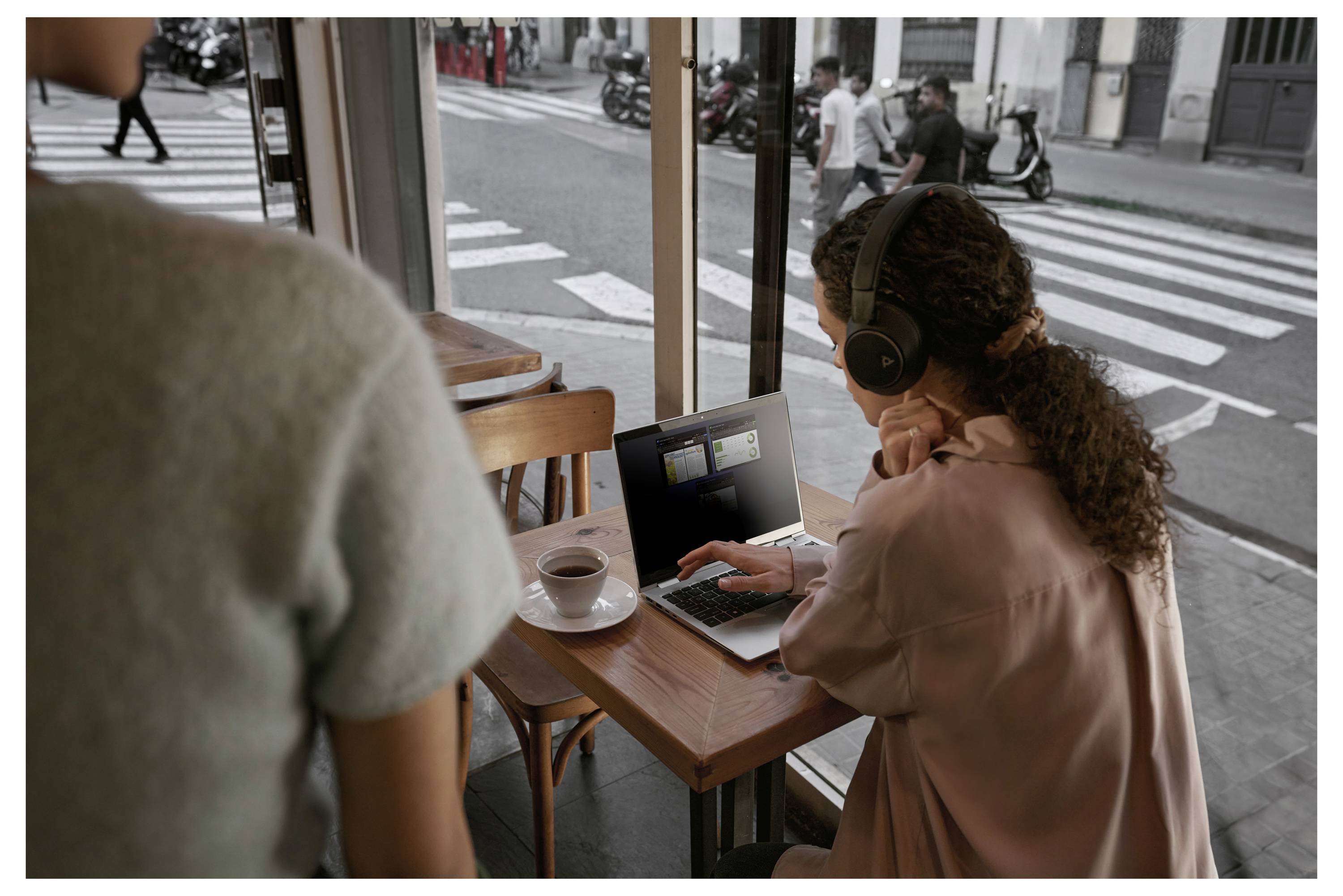 HP Notebook EliteBook 6 G1a 35.6cm (14 Zoll) WUXGA AMD Ryzen 7 250 16GB RAM 512GB SSD Deutsch, QWERTZ Silber AD3J2ET