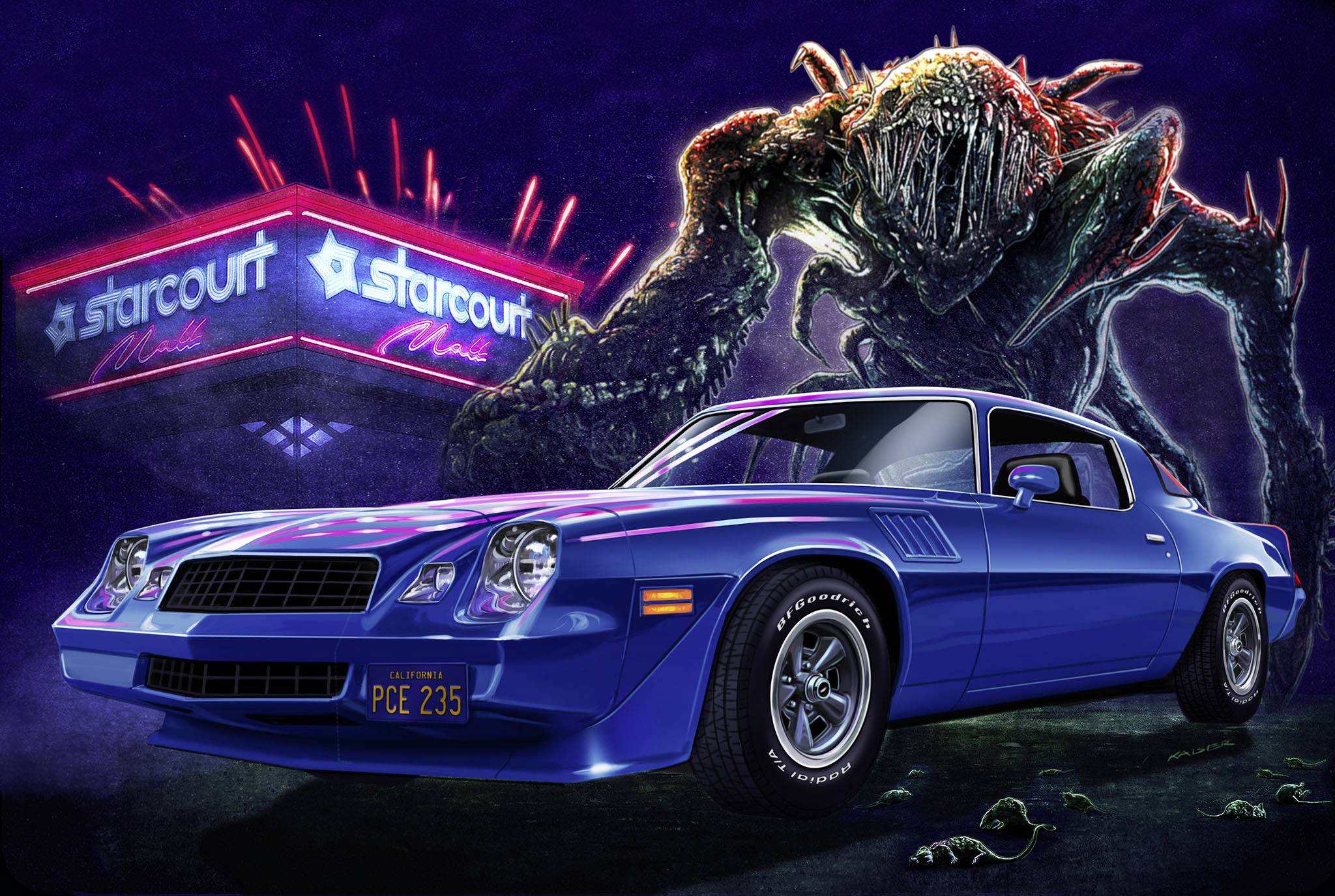 Ein blauer Sportwagen steht vor einem leuchtenden 'Starcourt Mall'-Schild. Im Hintergrund ist ein großer, bedrohlicher Monster zu sehen.