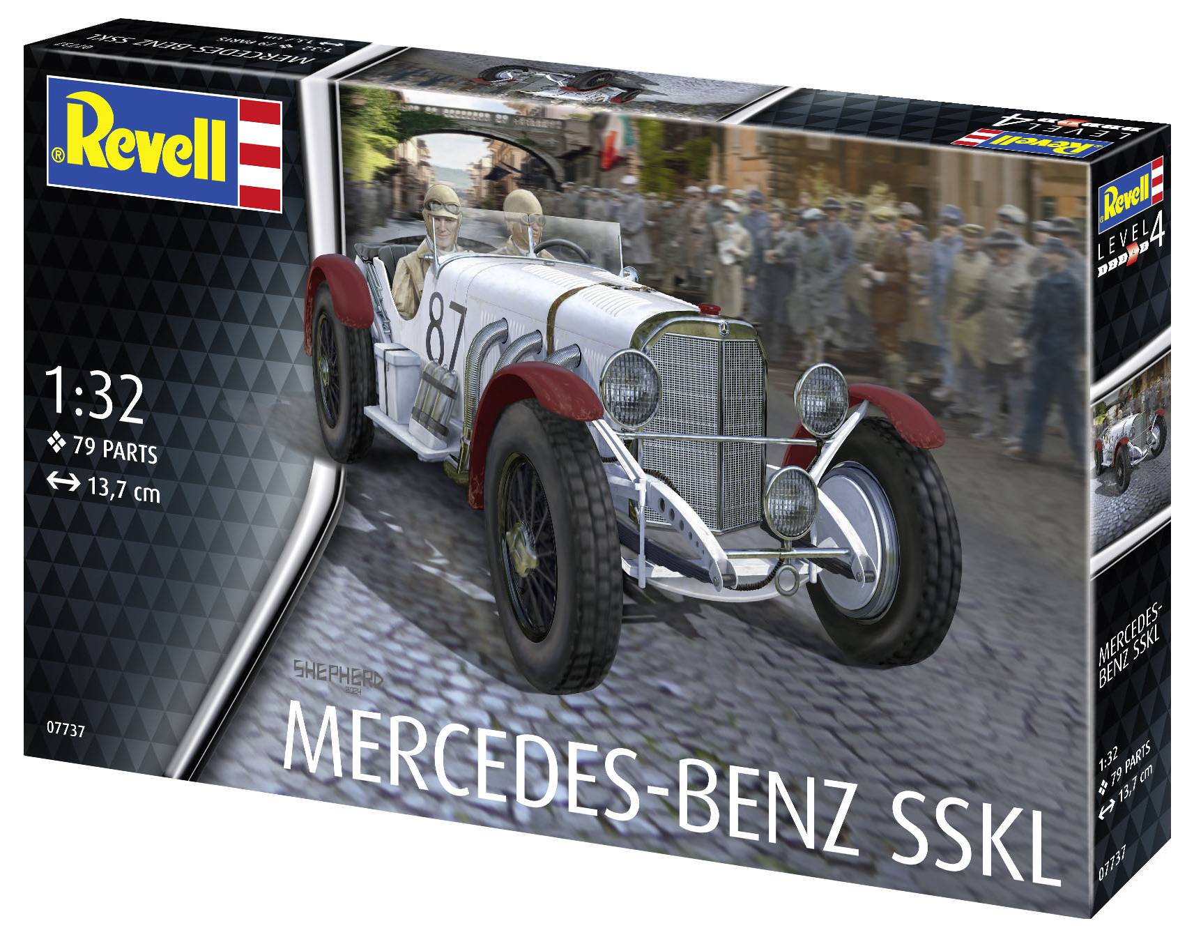 Bausatz eines Mercedes-Benz SSKL Rennwagens im Maßstab 1:32, mit 79 Teilen. Verpackung zeigt Modell und historische Rennszene.