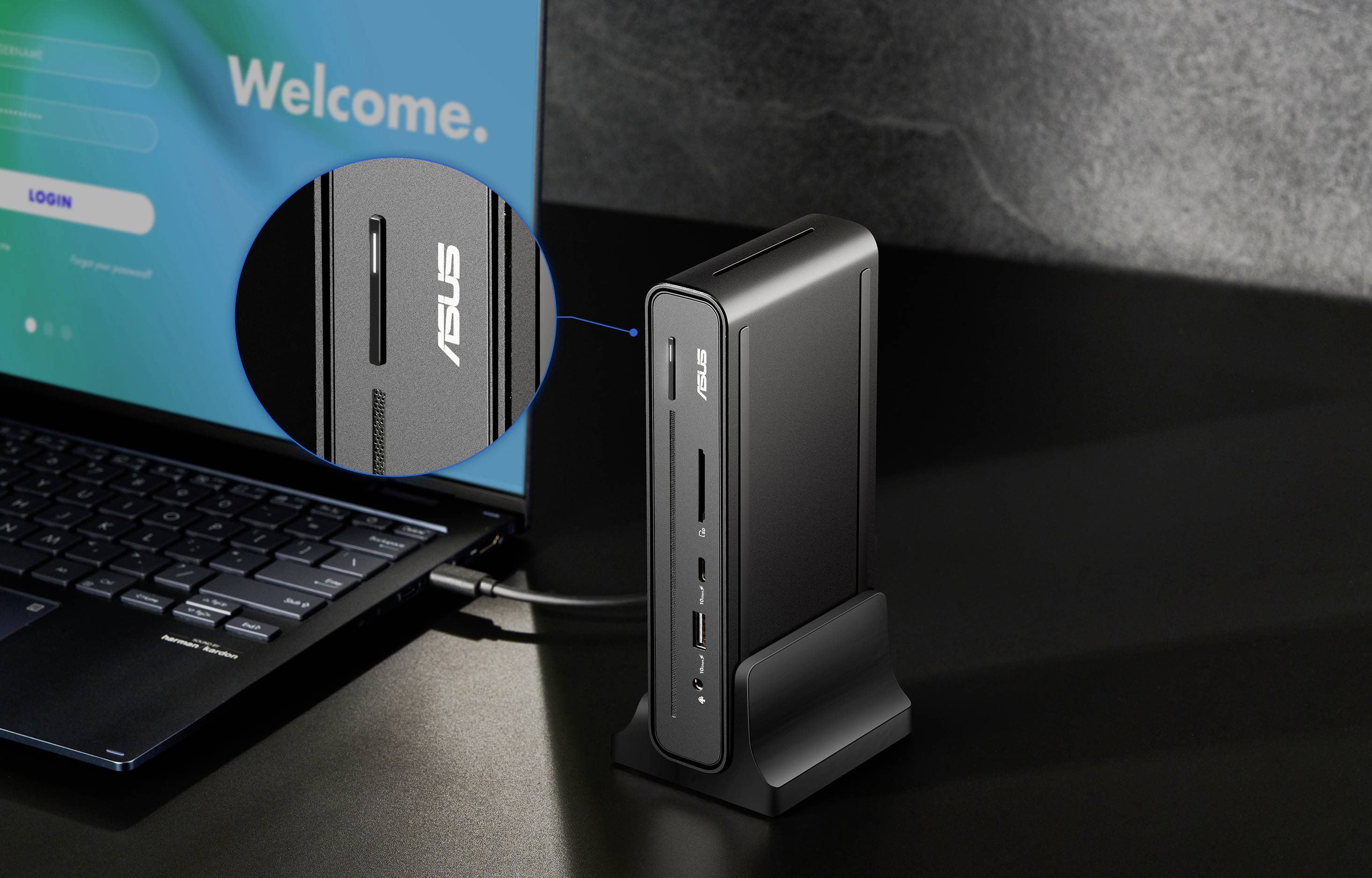 Eine kompakte, vertikale ASUS-Dockingstation, die mit einem Laptop verbunden ist. Der Bildschirm zeigt eine 'Willkommen'-Nachricht, die die digitale Konnektivität betont.