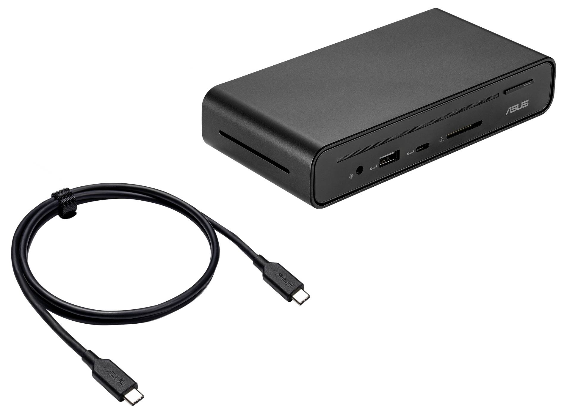 Eine schwarze Dockingstation mit verschiedenen Anschlüssen, darunter USB-C und ein SD-Kartenslot, zusammen mit einem USB-C-Kabel.