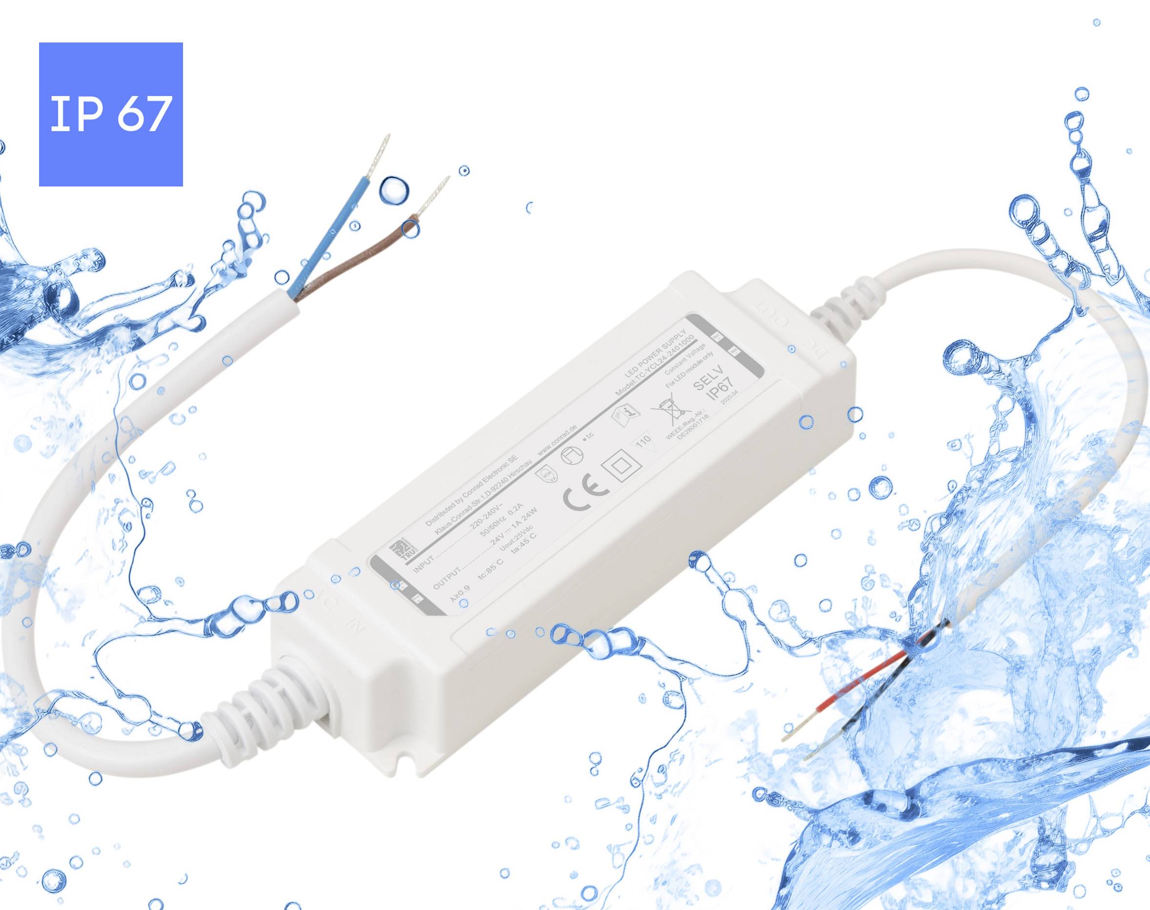 Eine wasserdichte Stromversorgung wird mit Wasserspitzen umgeben dargestellt. Ein Etikett zeigt 'IP 67' und weist auf eine hohe Widerstandsfähigkeit gegen Wasser und Staub hin.