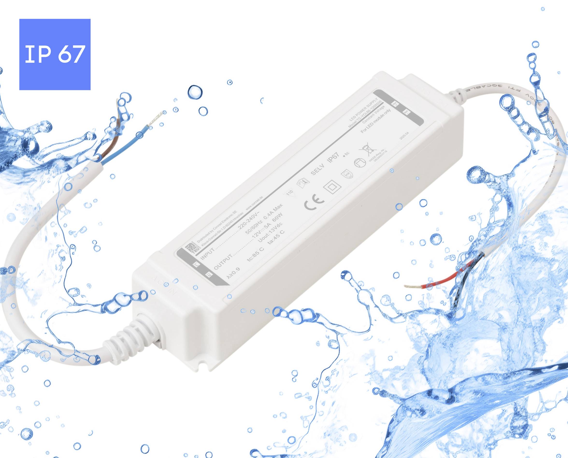 Ein wasserdichter LED-Treiber mit IP67-Schutzklasse, umgeben von Wassersprenklern, der seine Eignung für feuchte oder Außenbereiche verdeutlicht.