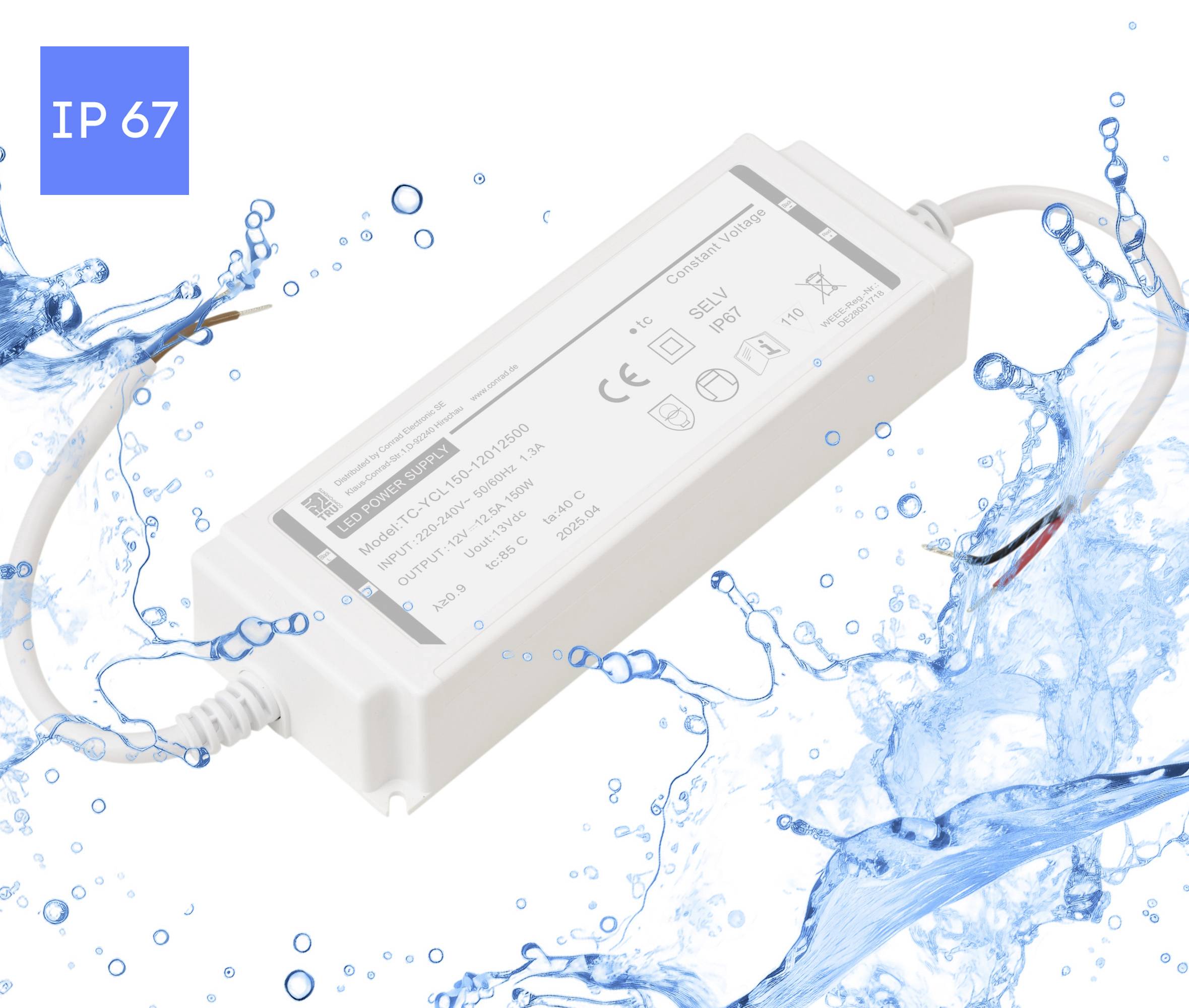 Ein wasserdichter LED-Treiber mit einem weißen rechteckigen Gehäuse wird inmitten von spritzendem Wasser gezeigt. Ein blaues 'IP 67'-Etikett weist auf Wasserbeständigkeit hin.