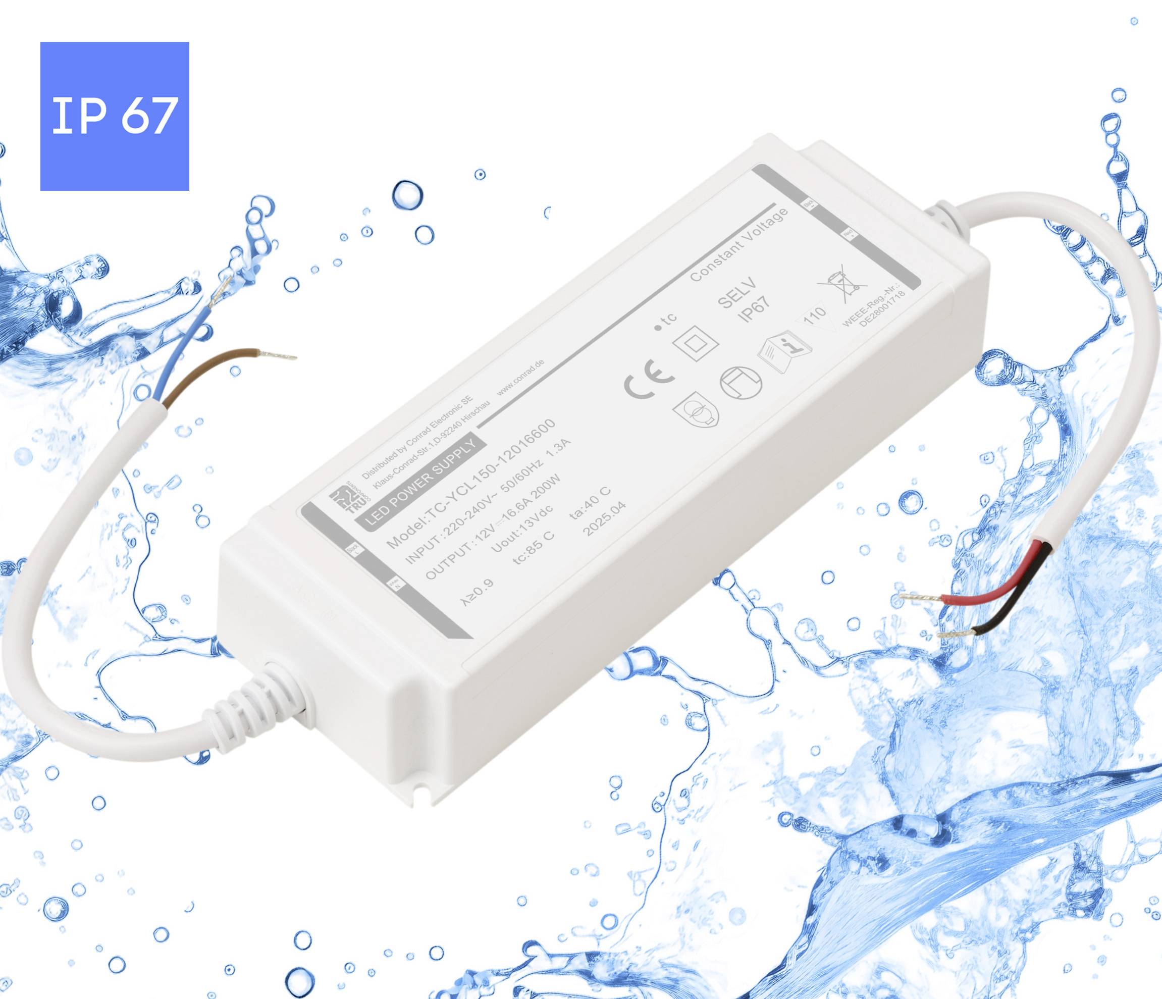 Ein wasserdichtes LED-Netzteil mit IP67-Schutzklasse, geeignet für den Außeneinsatz, umgeben von Wasserspitzen, das seine Wasserbeständigkeit demonstriert.