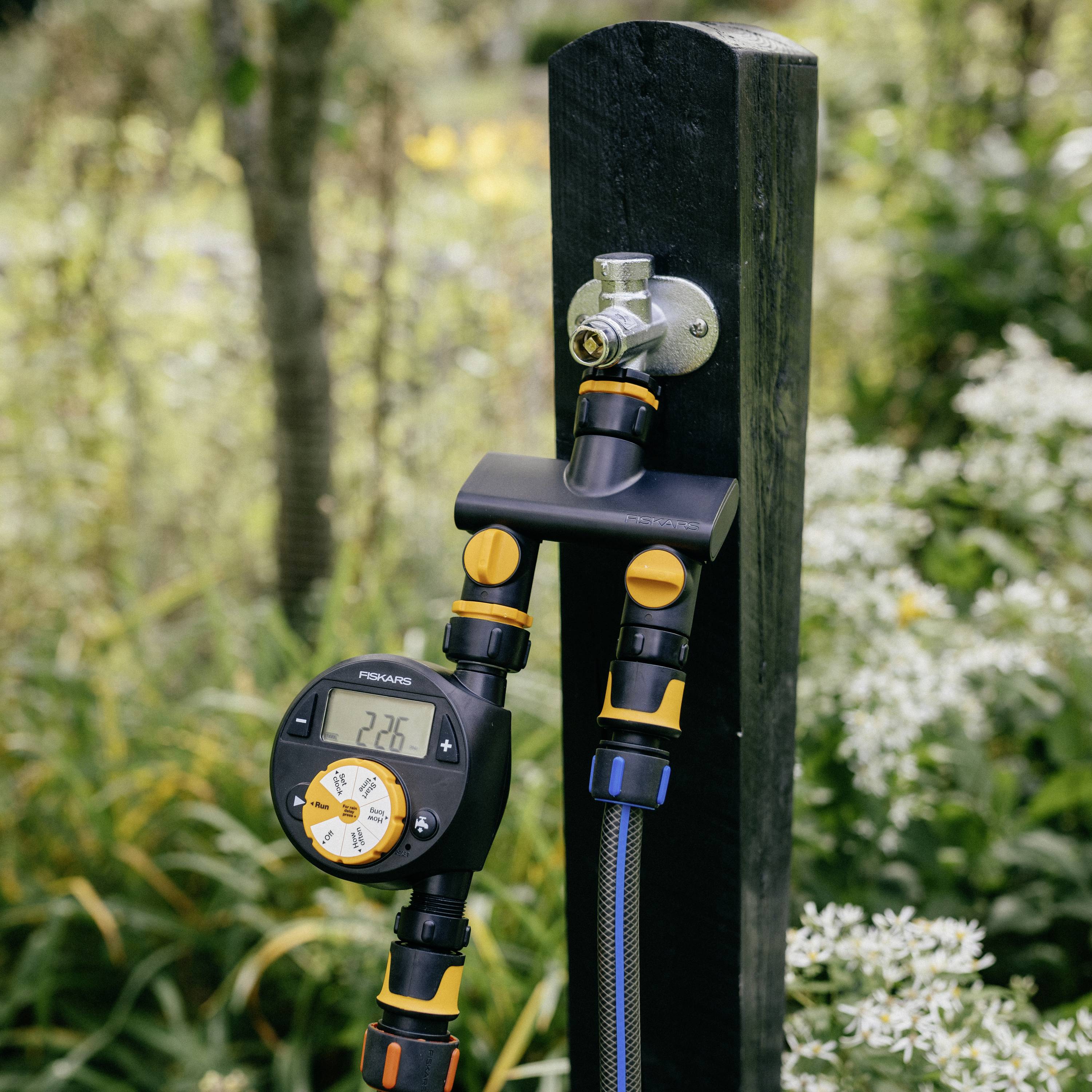 Fiskars 1070577 Comfort 2-Wege-Verteiler mit Regulierventil