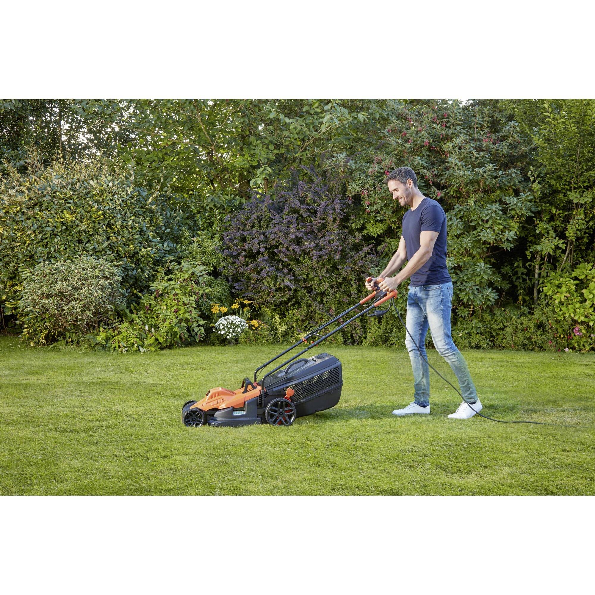 Black & Decker Elektro Rasenmäher mit Schnitthöhenverstellung 1600W Schnittbreite (max.) 38cm