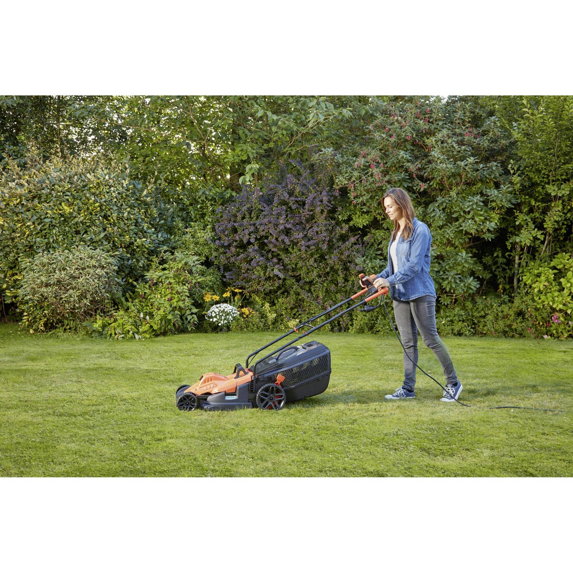 Black & Decker Elektro Rasenmäher mit Schnitthöhenverstellung 1600 W Schnittbreite (max.) 38 cm