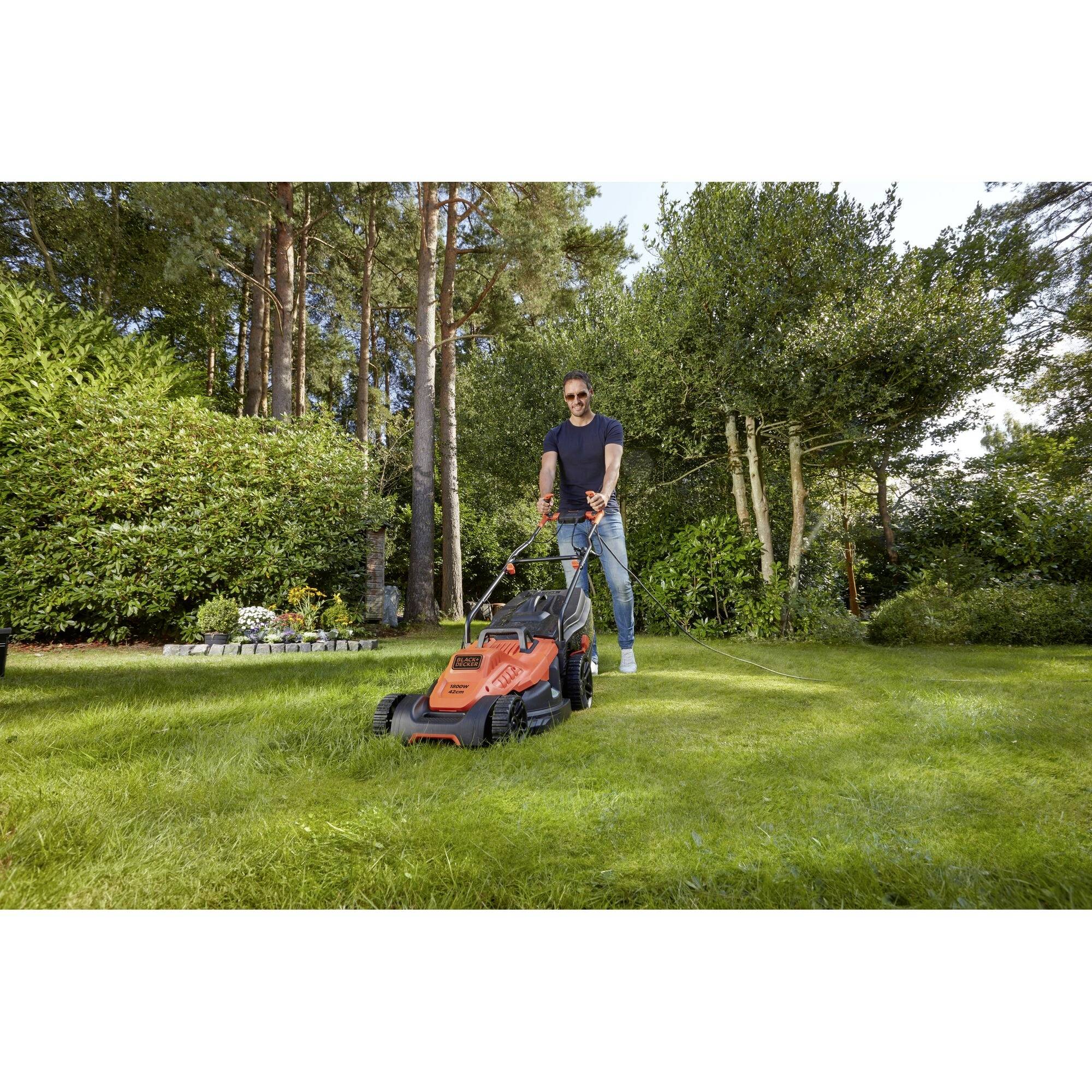Black & Decker Elektro Rasenmäher mit Schnitthöhenverstellung 1800W Schnittbreite (max.) 42cm