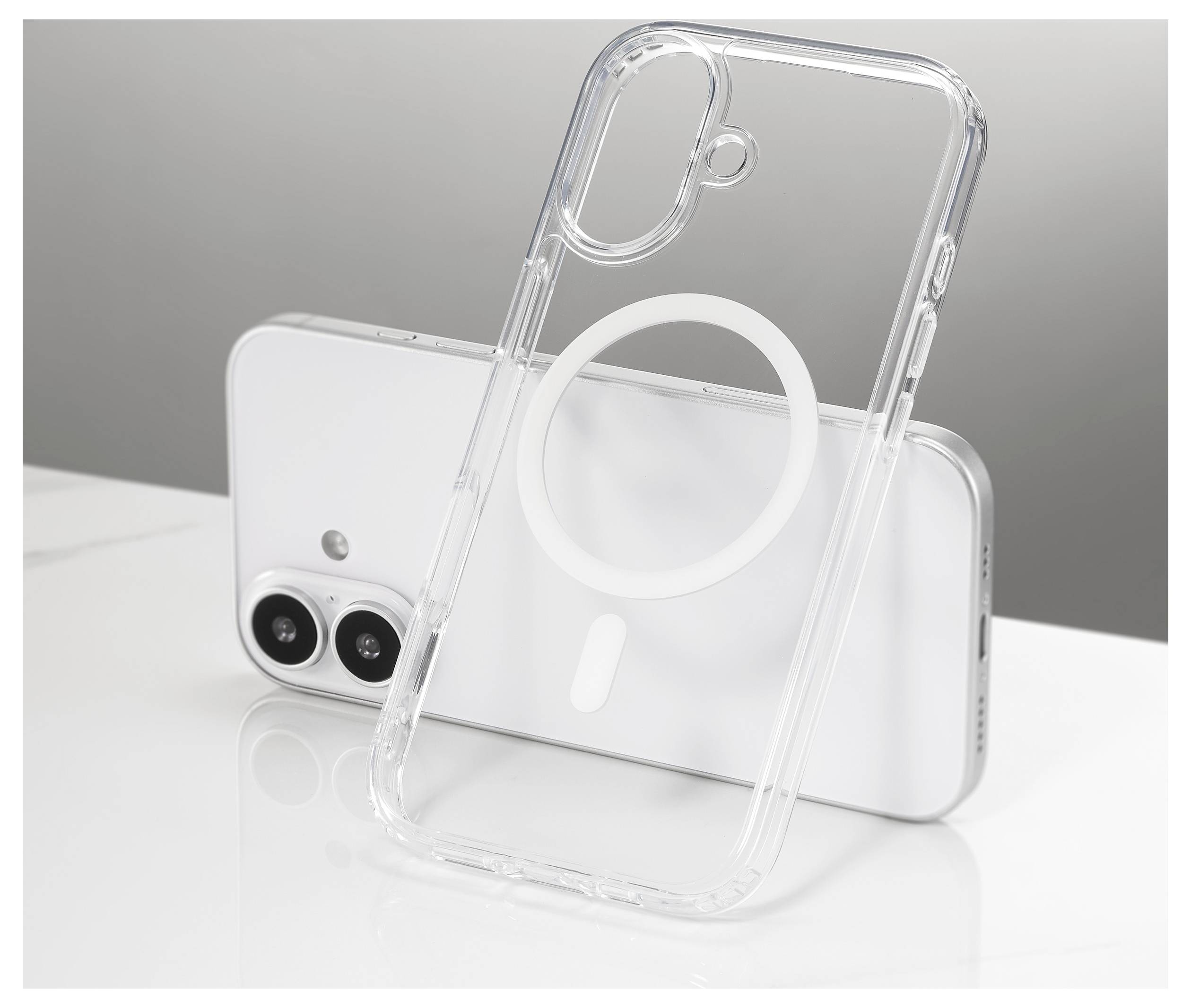 Ein durchsichtiger Handyhülle mit einem kreisförmigen Design auf der Rückseite lehnt an einem weißen Smartphone mit Dual-Kameras, platziert auf einer weißen Oberfläche.