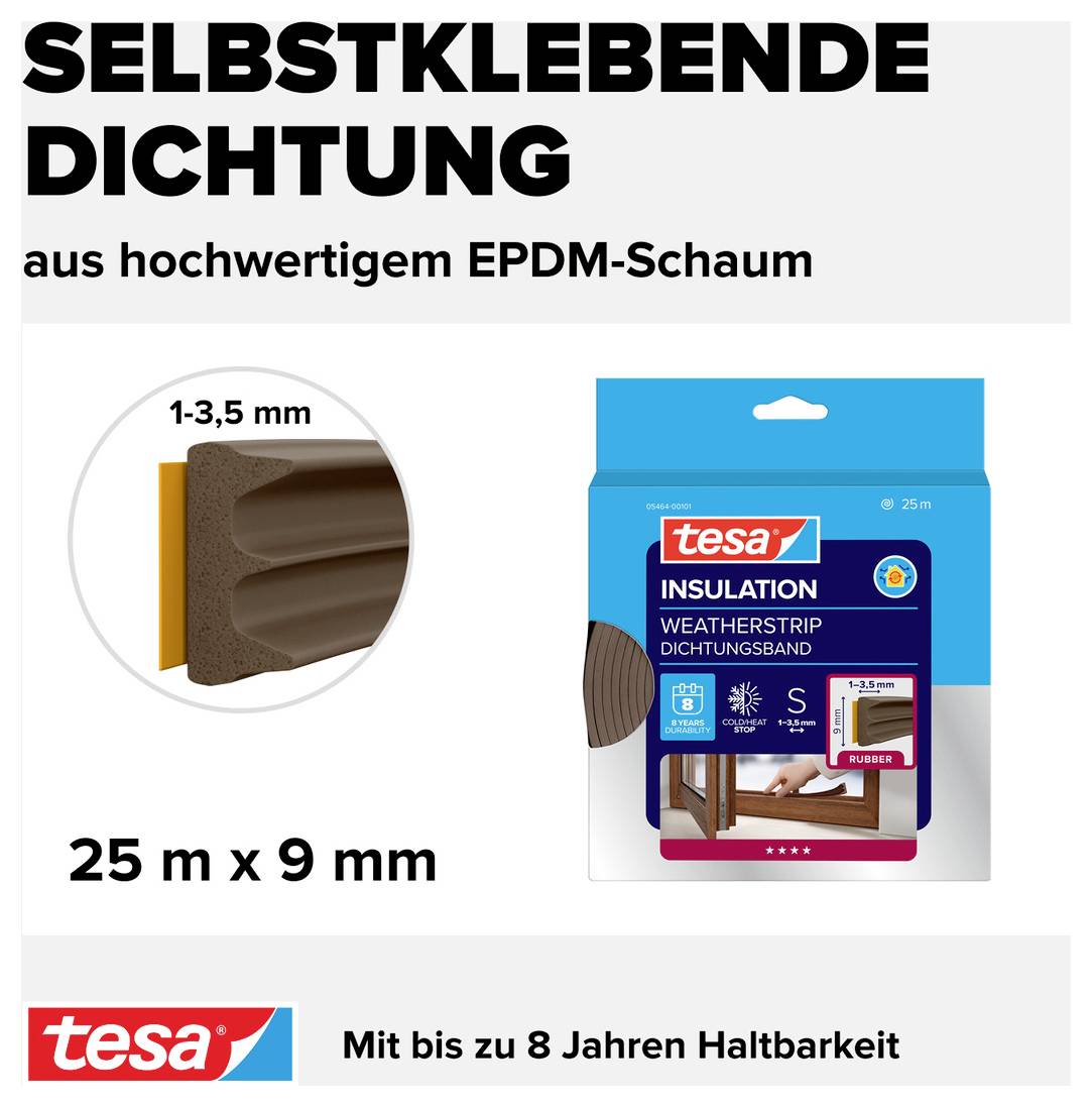 Ein weißer Stromstecker mit zwei runden Stiften wird gezeigt. Ein grünes kreisförmiges Etikett liest „GREEN & FAIR, Solar made, RE-Plastic, Made in Europe