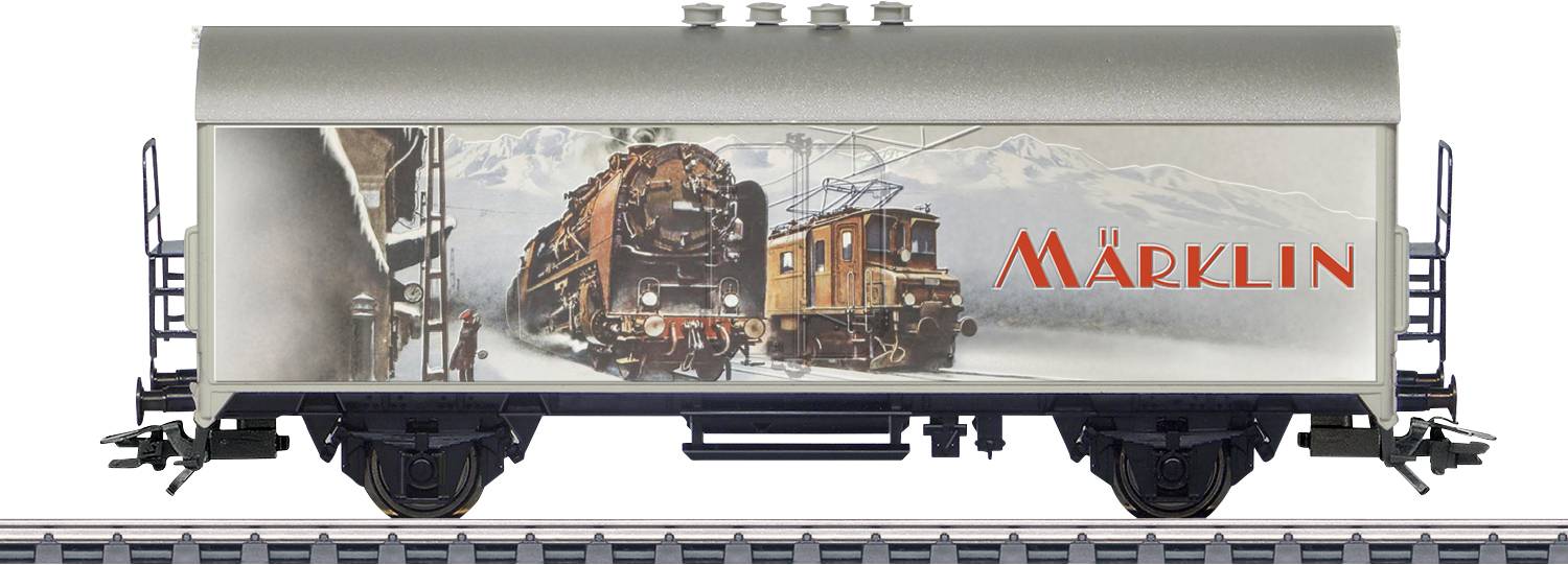Ein Modellbahnwagen zeigt eine Dampflokomotive und eine Elektrolokomotive in winterlicher Landschaft. 'Märklin' steht groß auf der Seite.