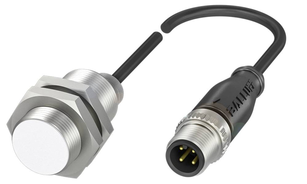 Ein zylindrischer, metallischer Sensor mit Kabelverbindung und Steckverbinder. Der Sensor hat ein sechseckiges Befestigungsgewinde.