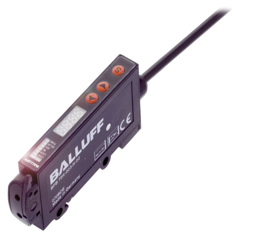 Sensor der Marke Balluff mit Kabelanschluss, LED-Leuchten und CE-Kennzeichnung; Deutsches Produkt, industrielle Anwendung.