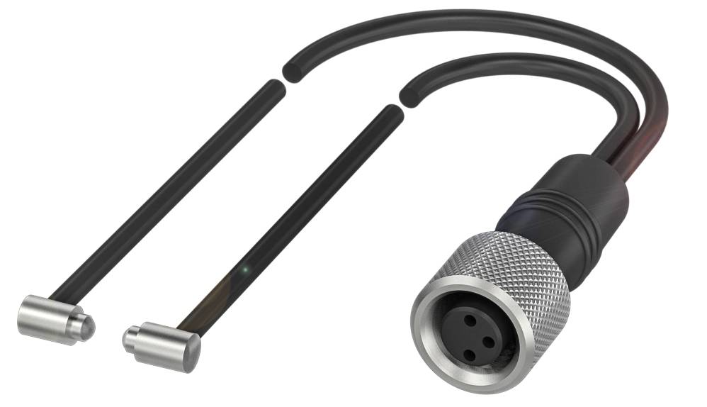 Ein schwarzes Kabel mit einem silbernen, runden Stecker auf einer Seite und zwei Metallanschlüssen auf der anderen Seite.