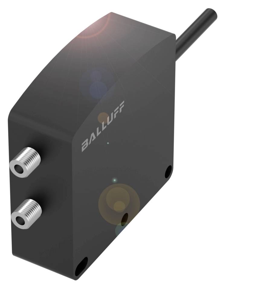 Ein schwarzer Sensor von Balluff mit zwei Anschlüssen an der Vorderseite und einem Kabel hinten, vor weißem Hintergrund.