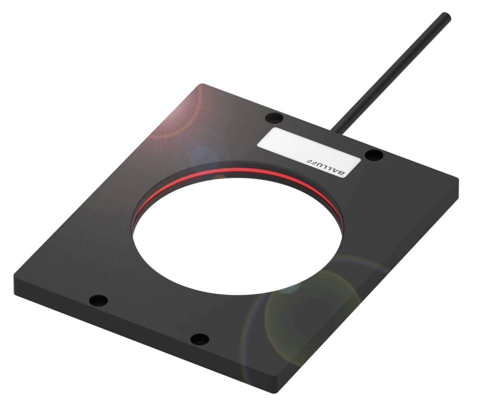 Schwarzer rechteckiger Lichtring mit kreisförmiger Öffnung in der Mitte. Schwarzes Kabel angeschlossen, Markenname oben rechts.