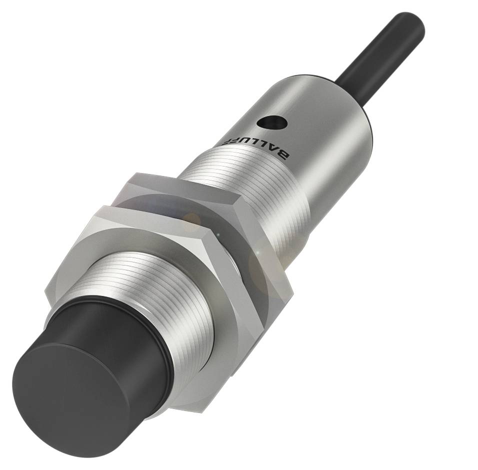 Ein zylindrischer induktiver Näherungsschalter aus Metall mit einem schwarzen Sensorkopf und einem Kabelanschluss hinten.