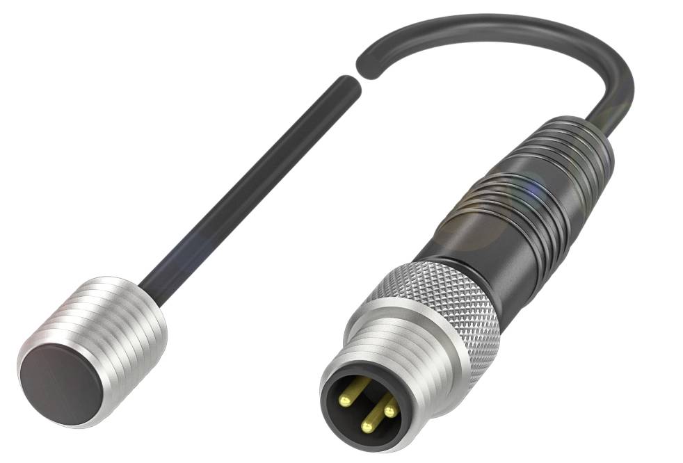 Schwarz-silbernes Magnetladekabel mit 3-Pin-Anschluss und abnehmbarer Kappe, auf weißem Hintergrund.