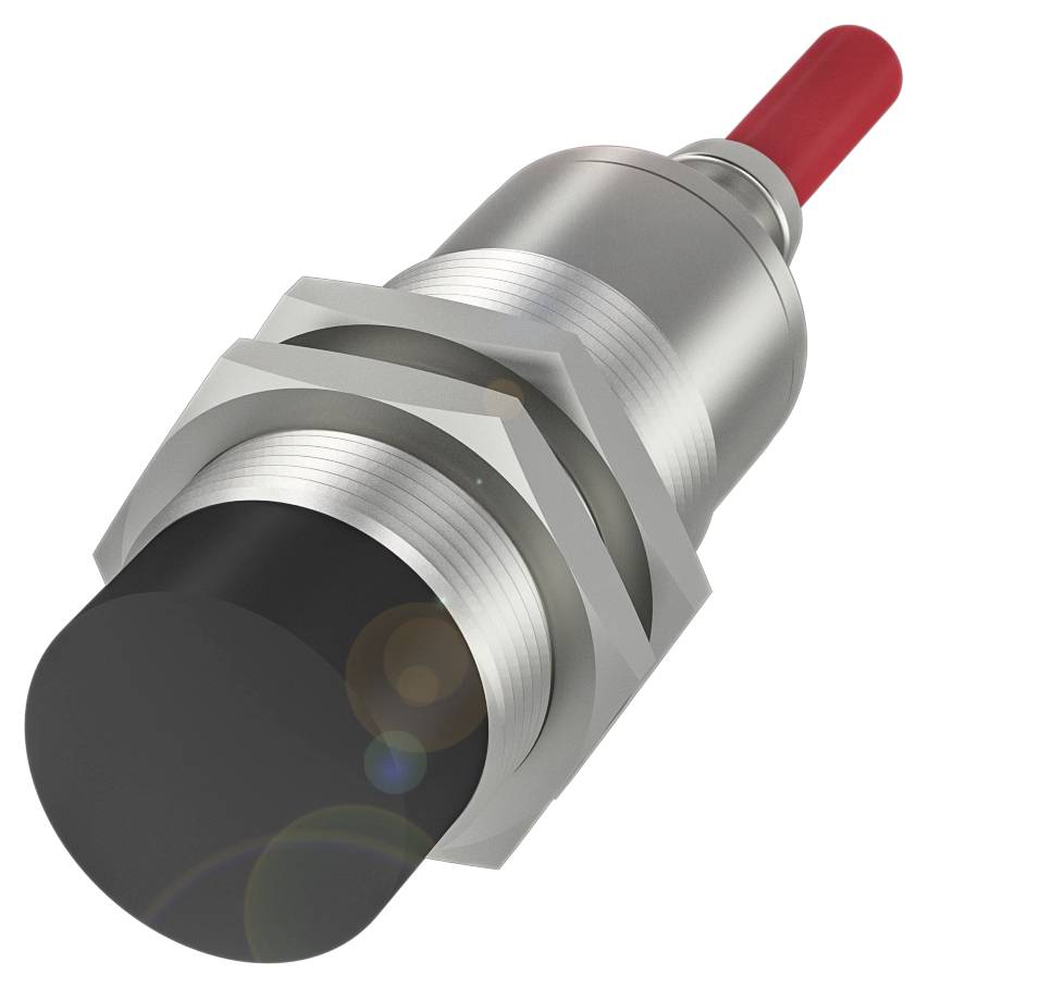 Ein zylindrischer, silberner Sensor mit einem schwarzen vorderen Teil und einem roten Kabelanschluss auf einem weißen Hintergrund.