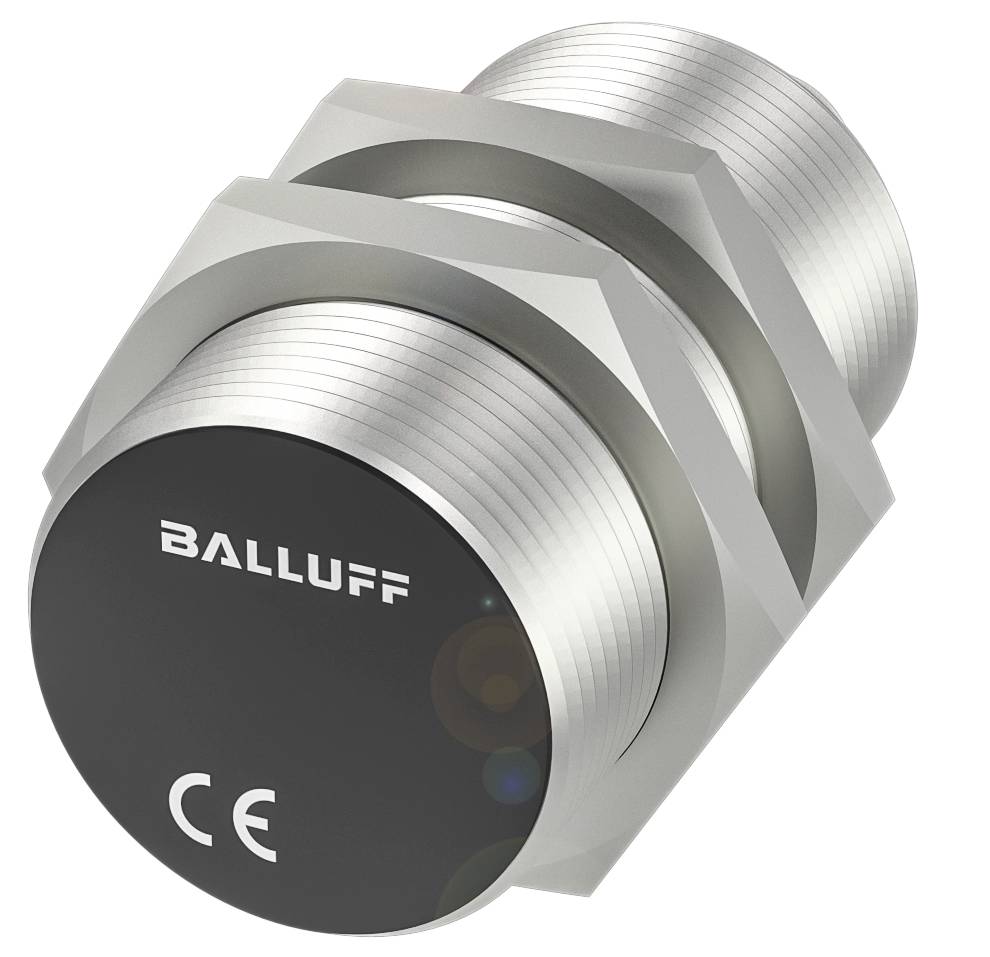 Ein zylindrischer, silberfarbener Sensor mit schwarzen Details. Markiert mit 'Balluff' und CE-Zeichen, zeigt er auf technische Ausrichtung.
