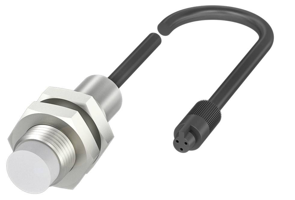 Ein zylindrischer Sensor mit Gewinde und Kabelanschluss. Der Anschluss hat drei Pins und eine Schraubkappe.