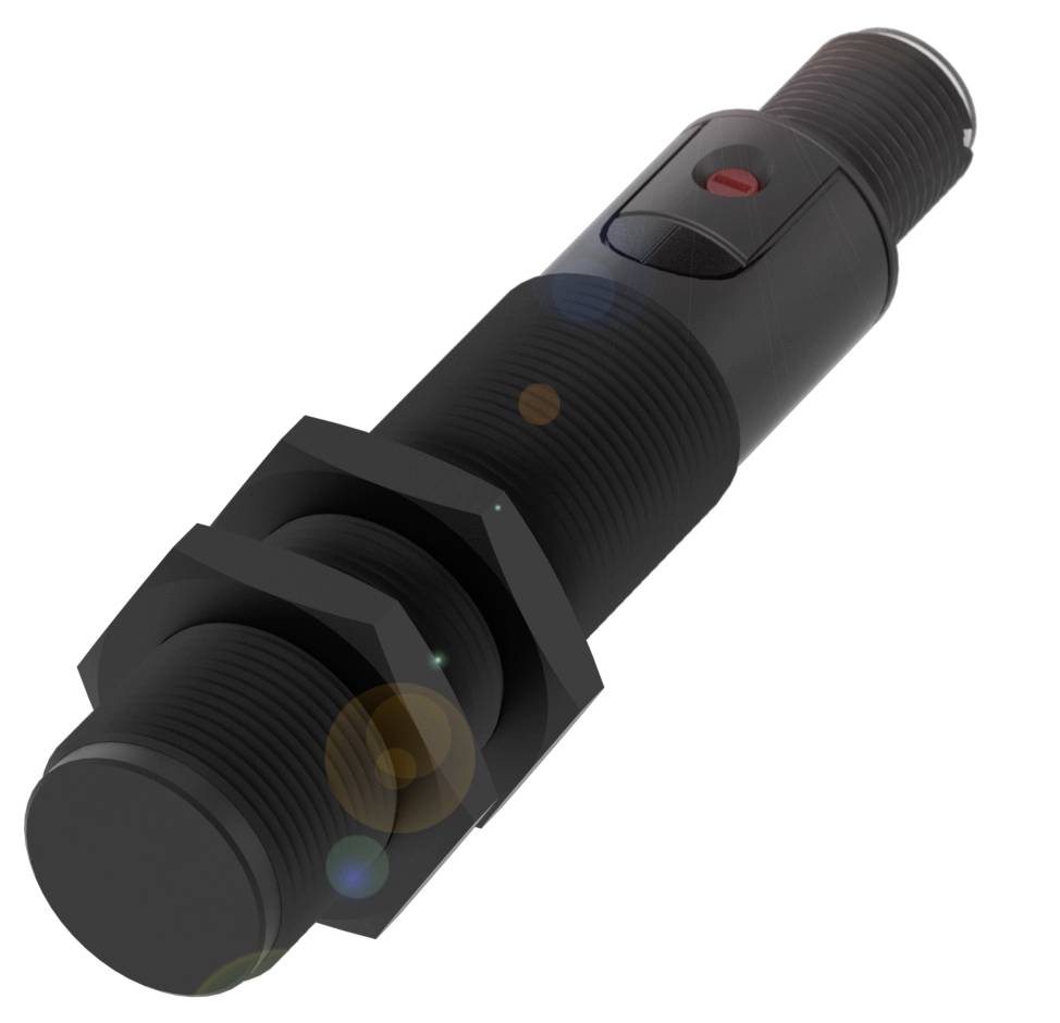 Ein schwarzer zylindrischer Sensor mit Gewinde, Befestigungsmutter und rotem Knopf, schräg von oben betrachtet.