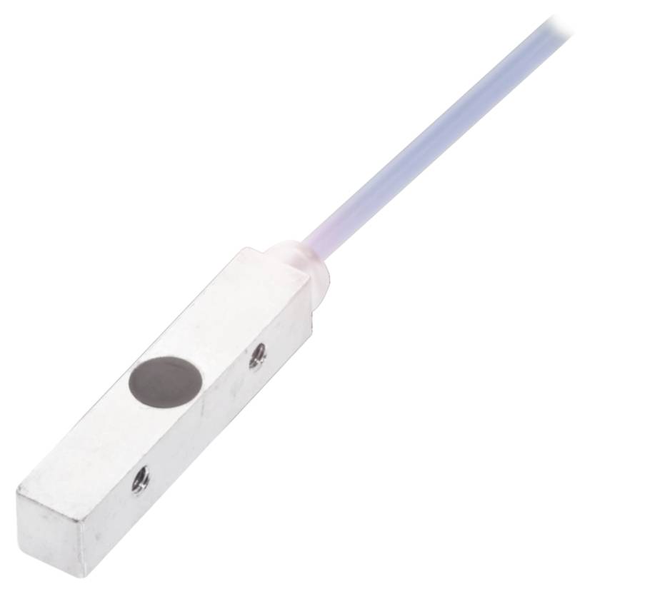 Metallsensor mit rechteckigem Gehäuse und Kabelanschluss. Geeignet für präzise Positions- oder Näherungserkennung in technischen Anwendungen.