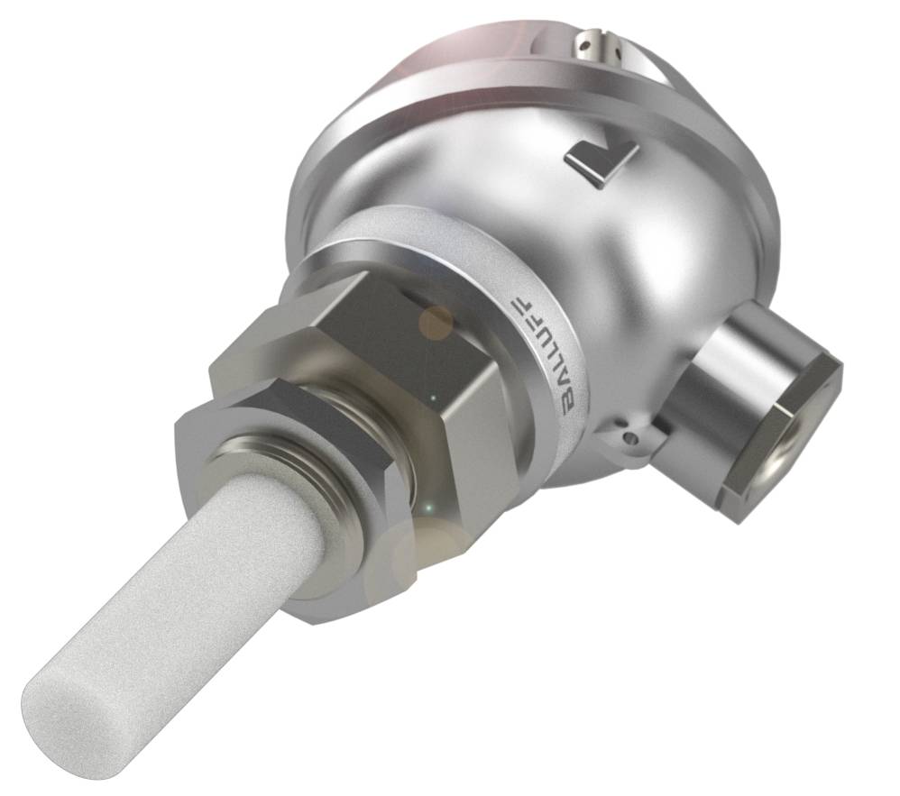 Metallsensor mit zylindrischem Gehäuse und Gewindeanschluss, geeignet für industrielle Anwendungen. Markenname auf dem Gehäuse sichtbar.