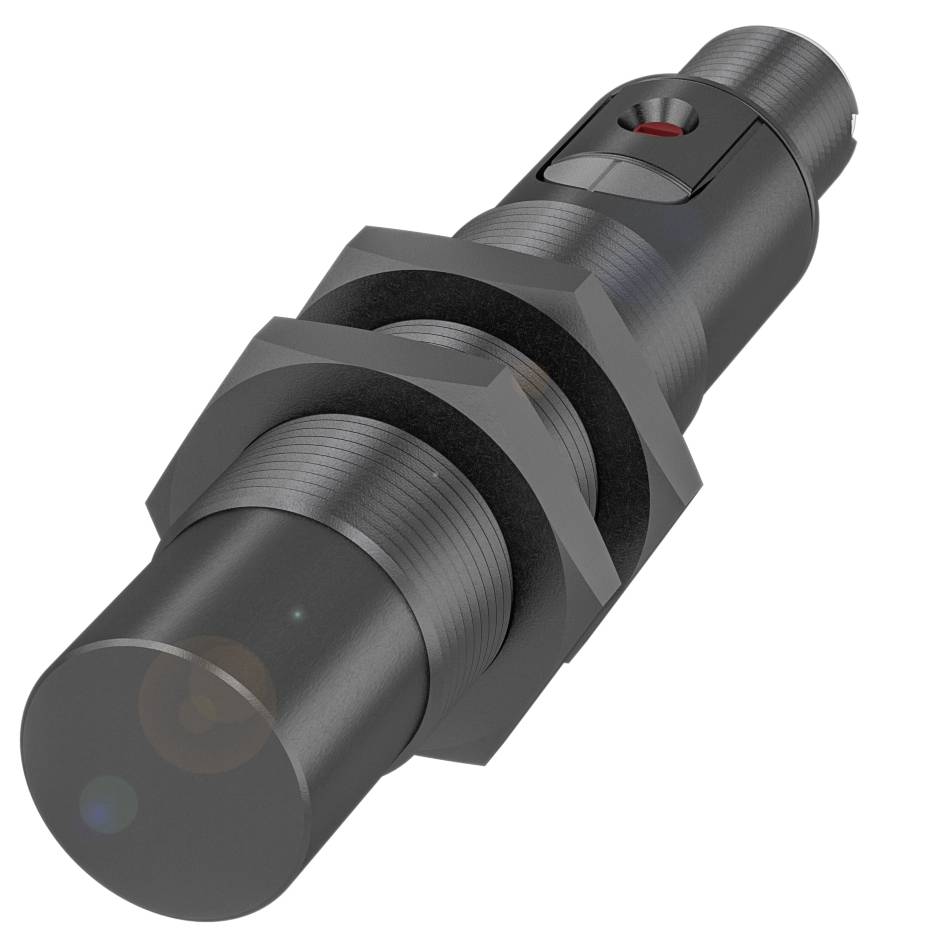 Ein schwarzer zylindrischer Induktionssensor mit einer roten Kontrollleuchte und zwei Schraubmuttern an einem Metallgehäuse.