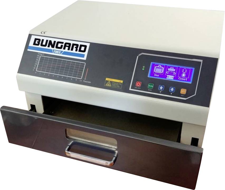 'Bungard' UV-Belichtungsgerät mit geöffnetem Schubfach und digitalem Display zur Steuerung von Belichtungsparametern.