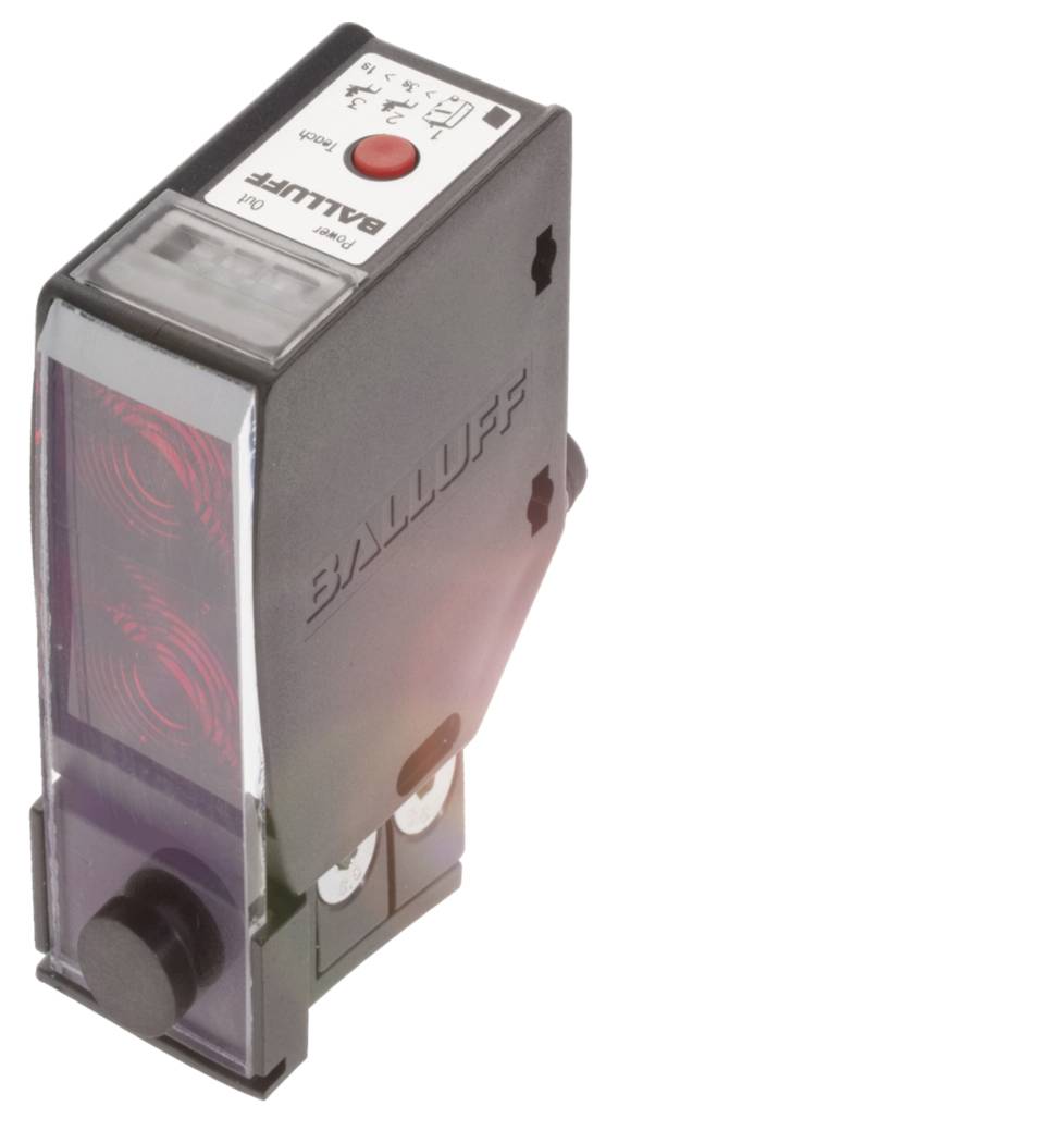 Ein rechteckiger Sensor mit einem roten Lichtemitter auf der Vorderseite und einem weißen Etikett oben, das technische Parameter zeigt.