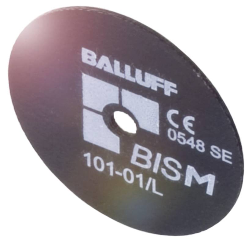 Eine runde, schwarze RFID-Marke mit der Aufschrift 'BALLUFF BISM 101-01/L' in weißer Schrift und CE-Kennzeichnung.