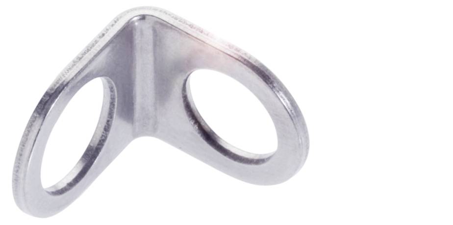 Ein silbernes Metallstück mit zwei großen, ovalen Öffnungen und einem abgewinkelten Design. Könnte ein Verbindungselement sein.