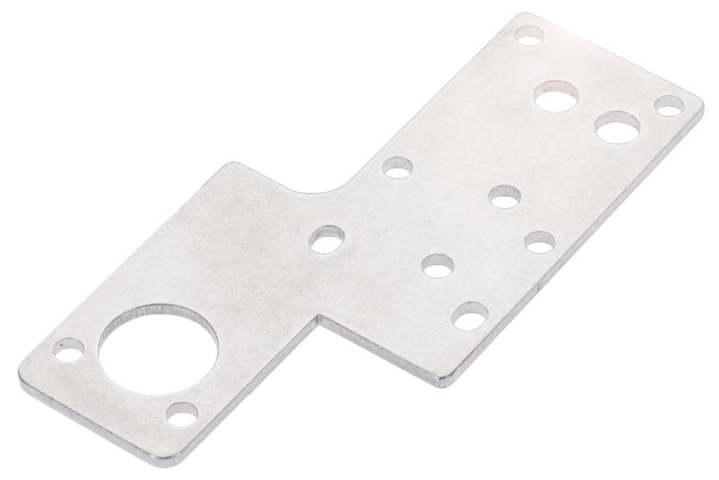 Ein rechteckiges Metallblech mit mehreren unterschiedlich großen Löchern, darunter ein großes rundes Loch links.