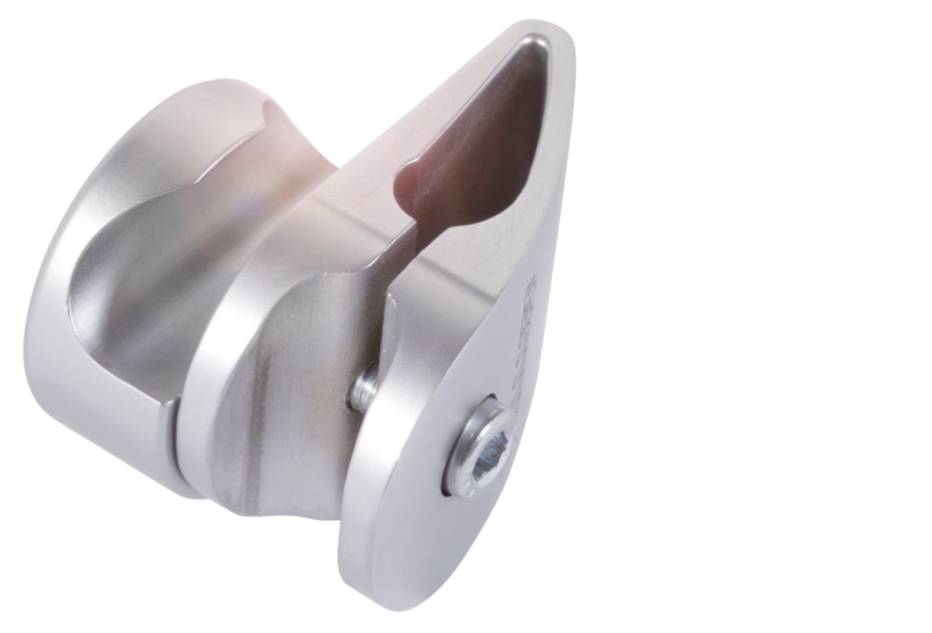 Metallisches Gerät mit gebogener Form und Schraube, möglicherweise Teil einer mechanischen Vorrichtung oder Halterung.