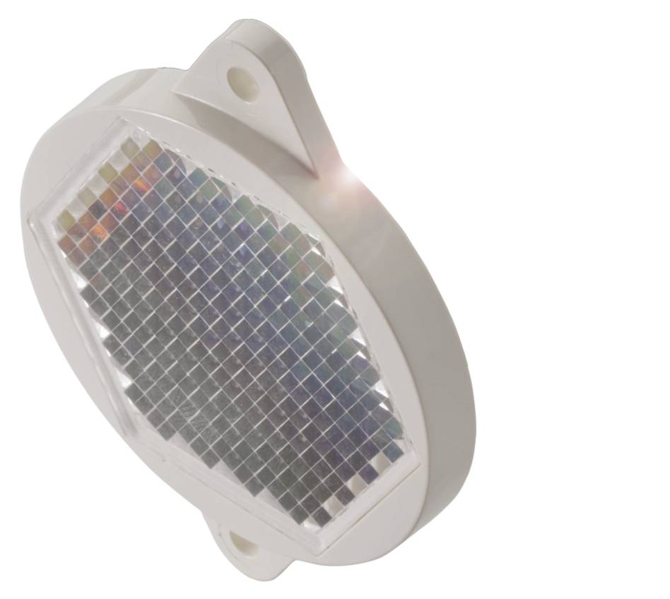 Runder, weißer Reflektor mit quadratischen, prismatischen Elementen in verschiedenen Farben.