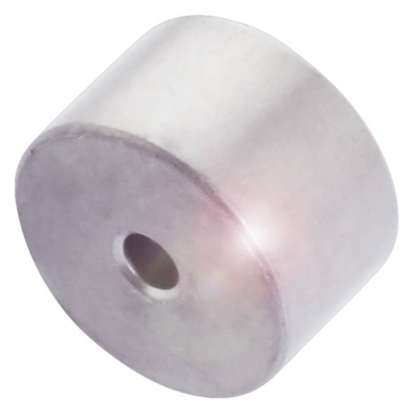 Silberner zylindrischer Magnet mit zentralem Loch, auf weißem Hintergrund.